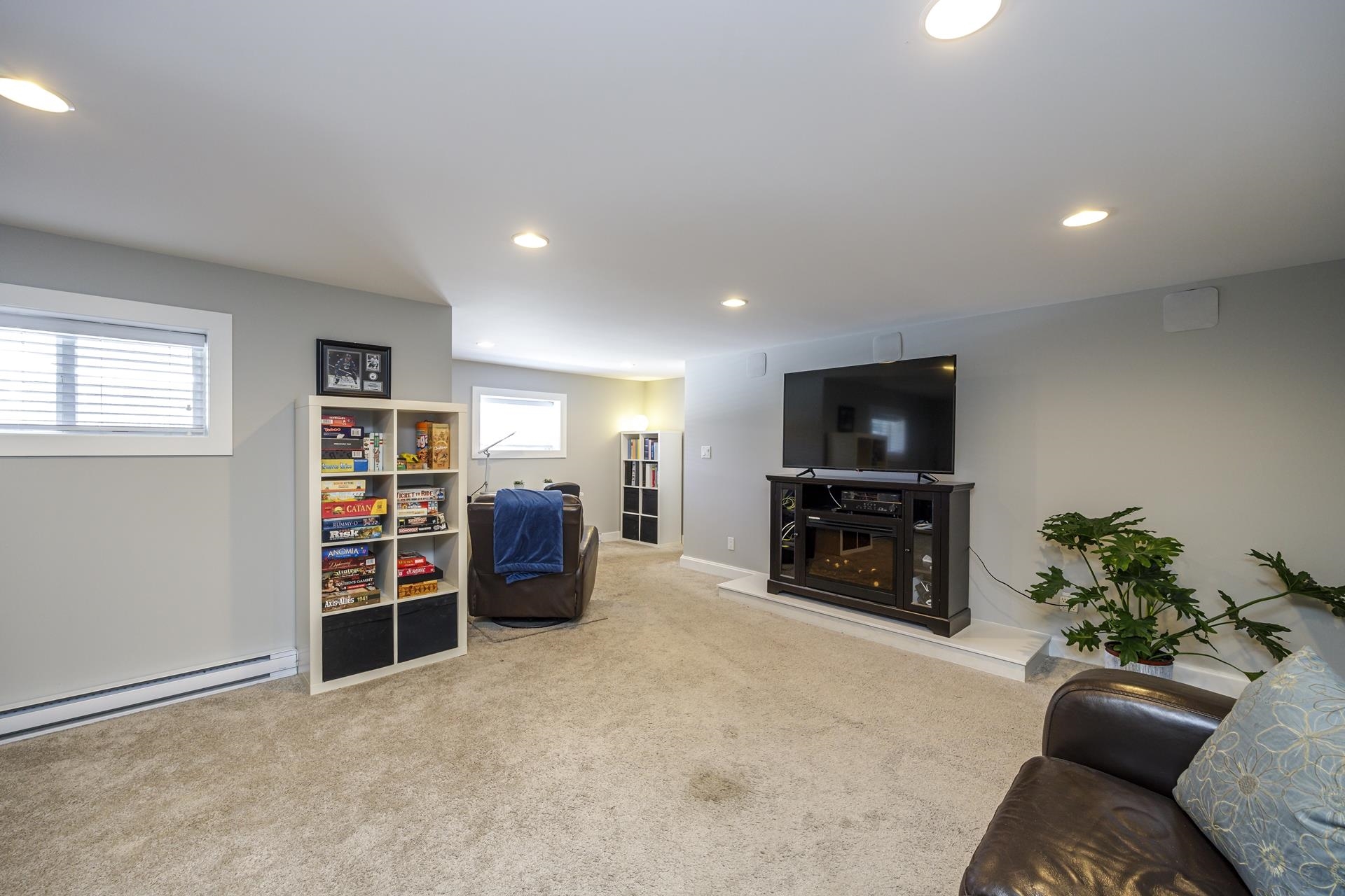 Listing image of 887 E 17TH STREET