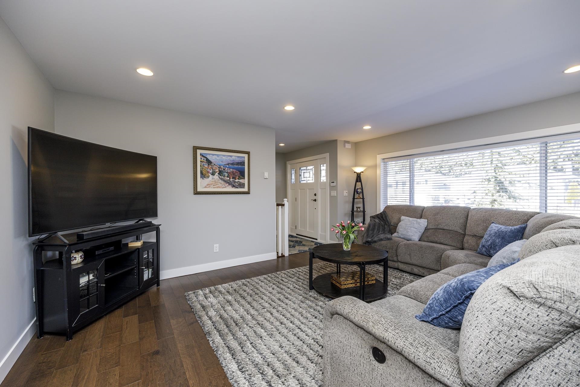 Listing image of 887 E 17TH STREET