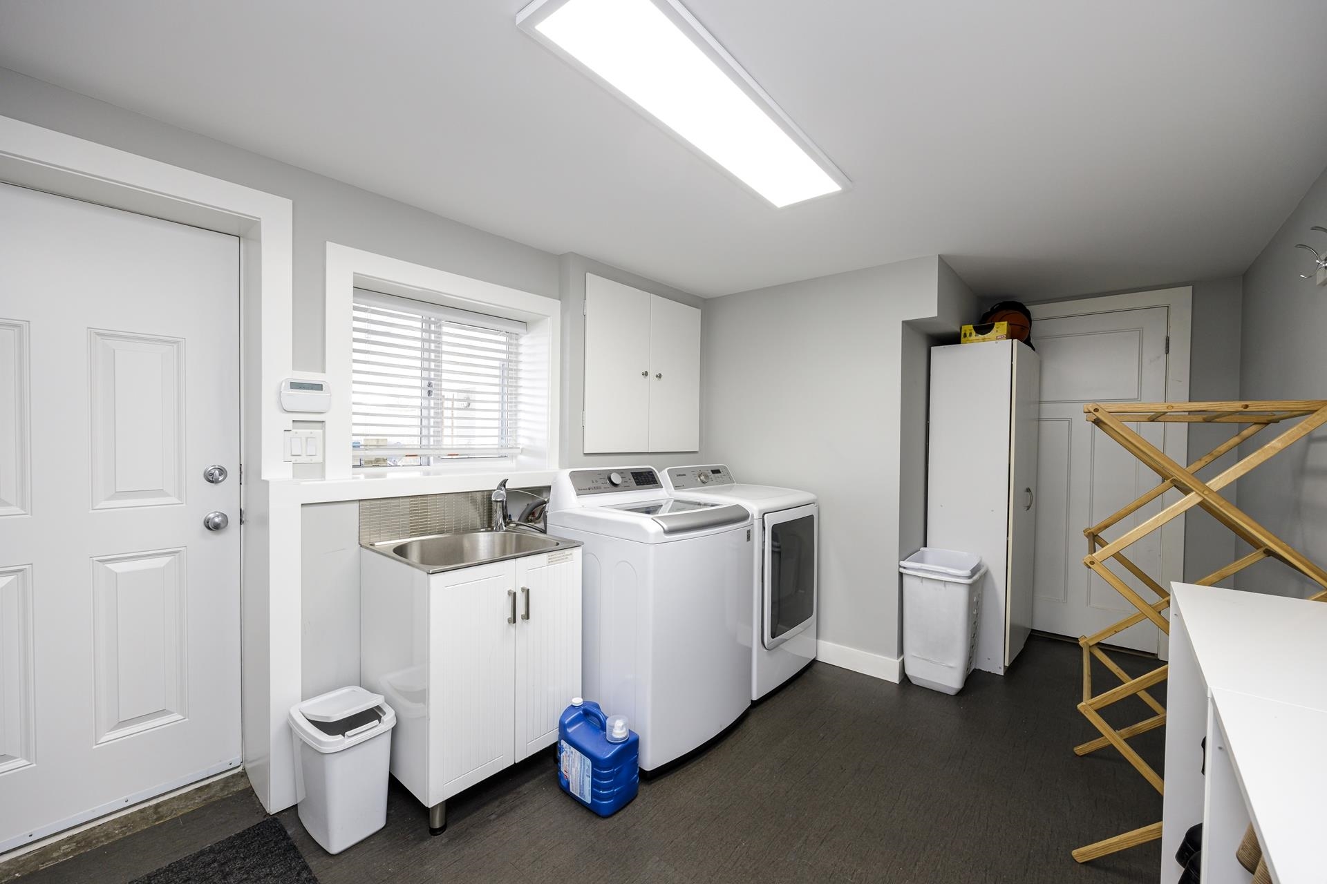 Listing image of 887 E 17TH STREET
