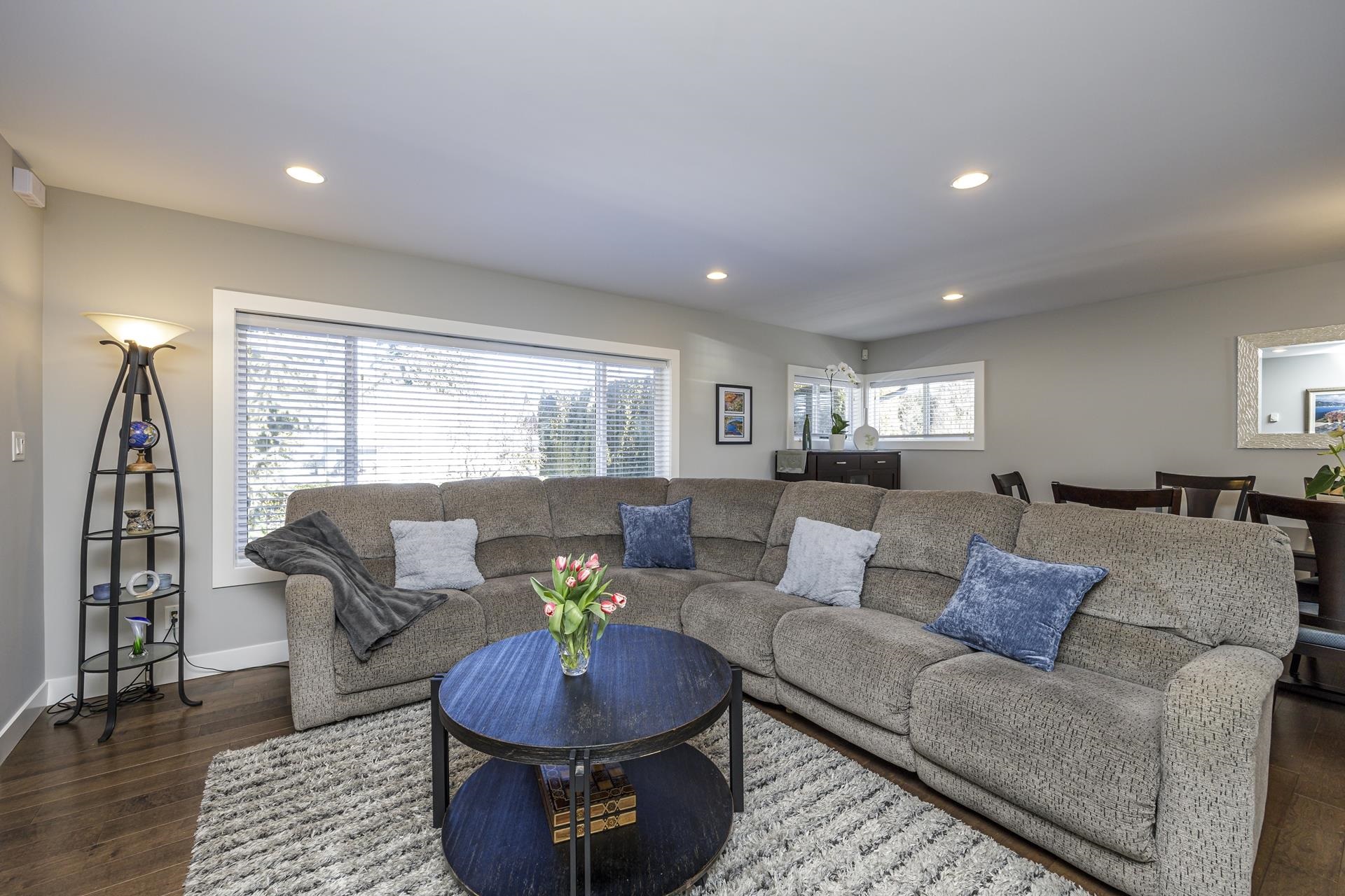 Listing image of 887 E 17TH STREET
