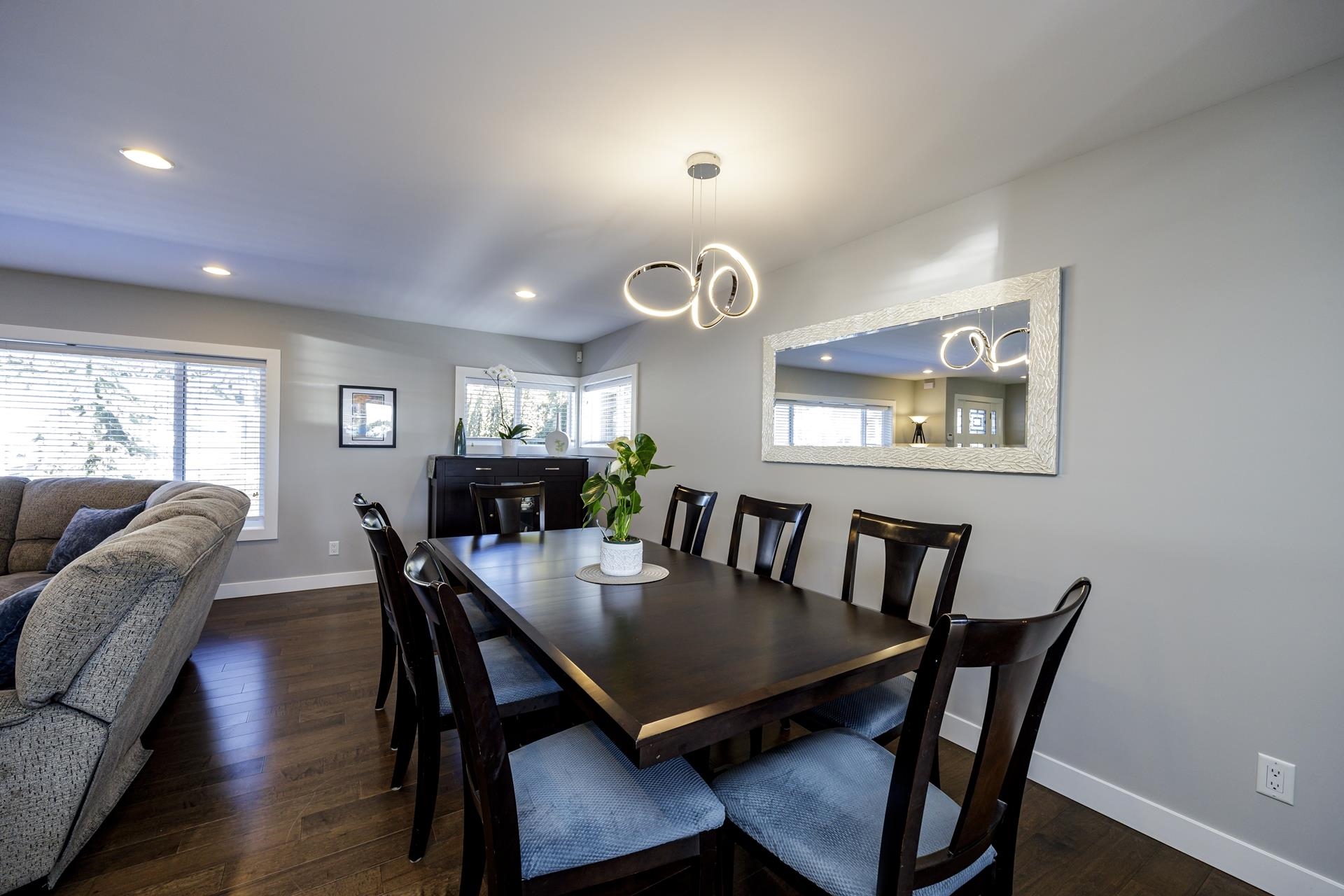 Listing image of 887 E 17TH STREET