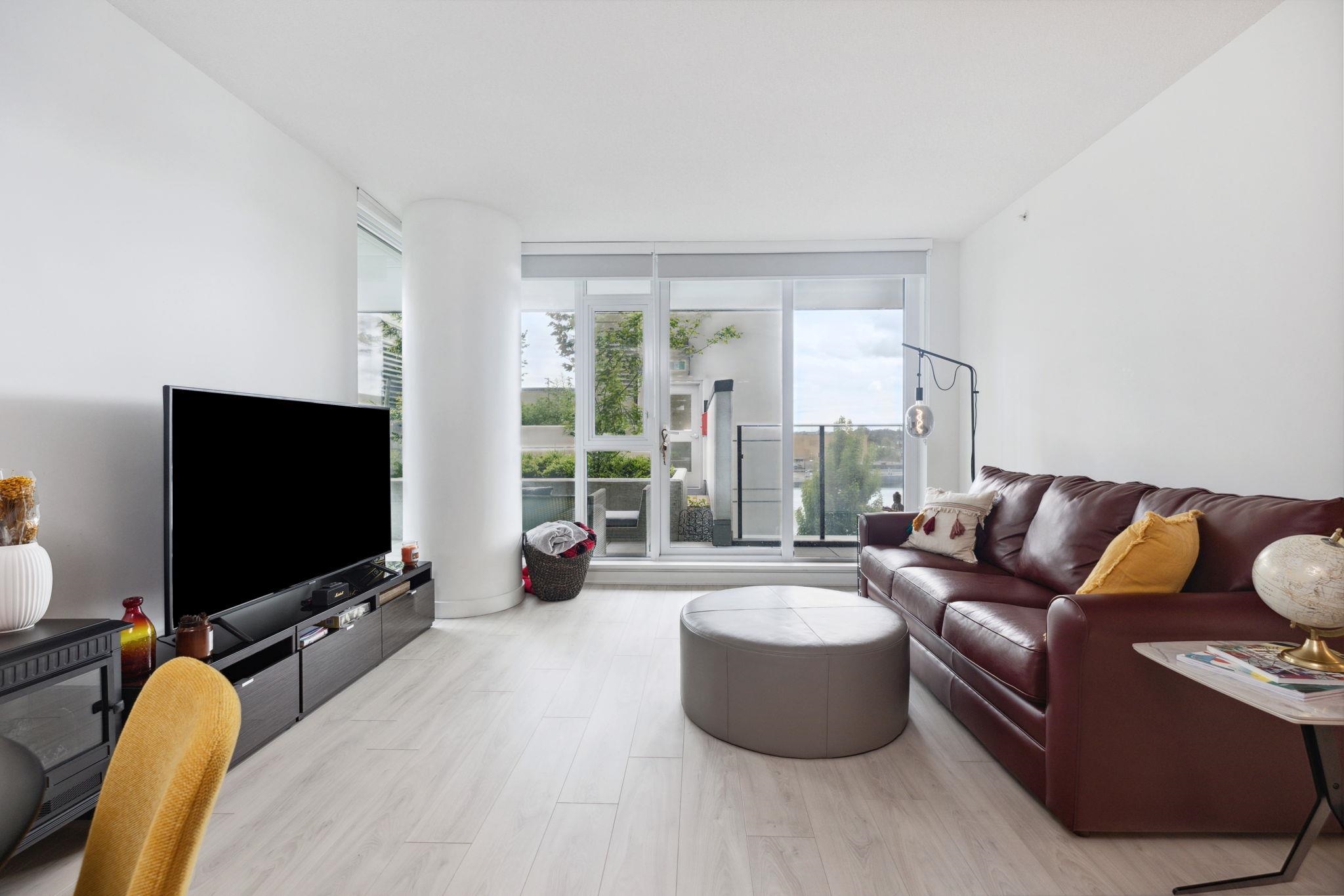Listing image of 303 1401 HUNTER STREET