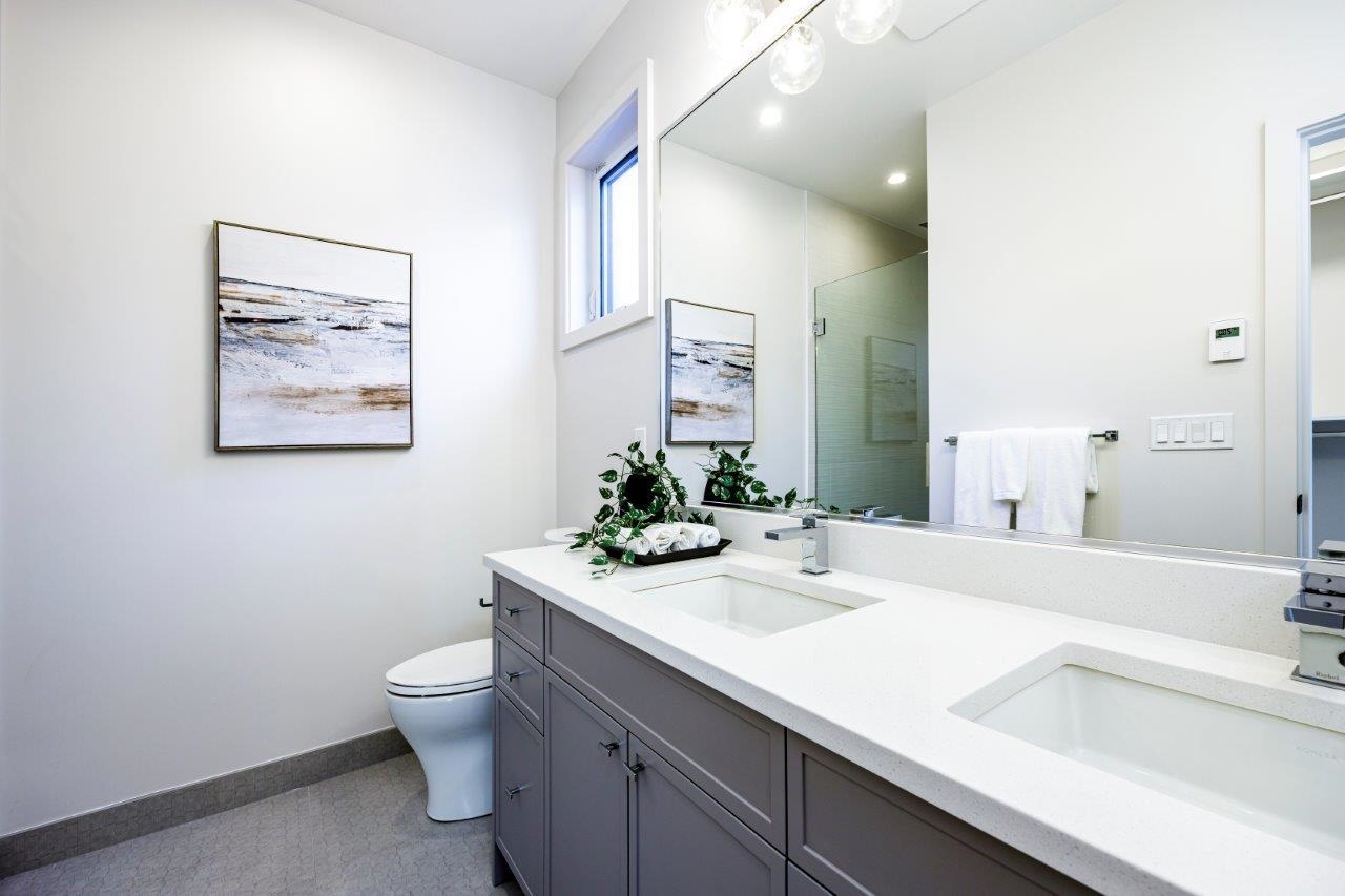 Listing image of 342 E 17TH STREET