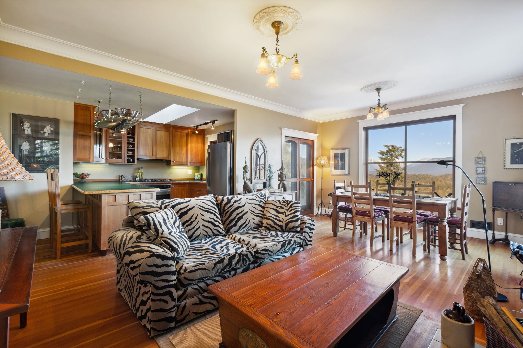 Listing image of 555 ROOCROFT LANE