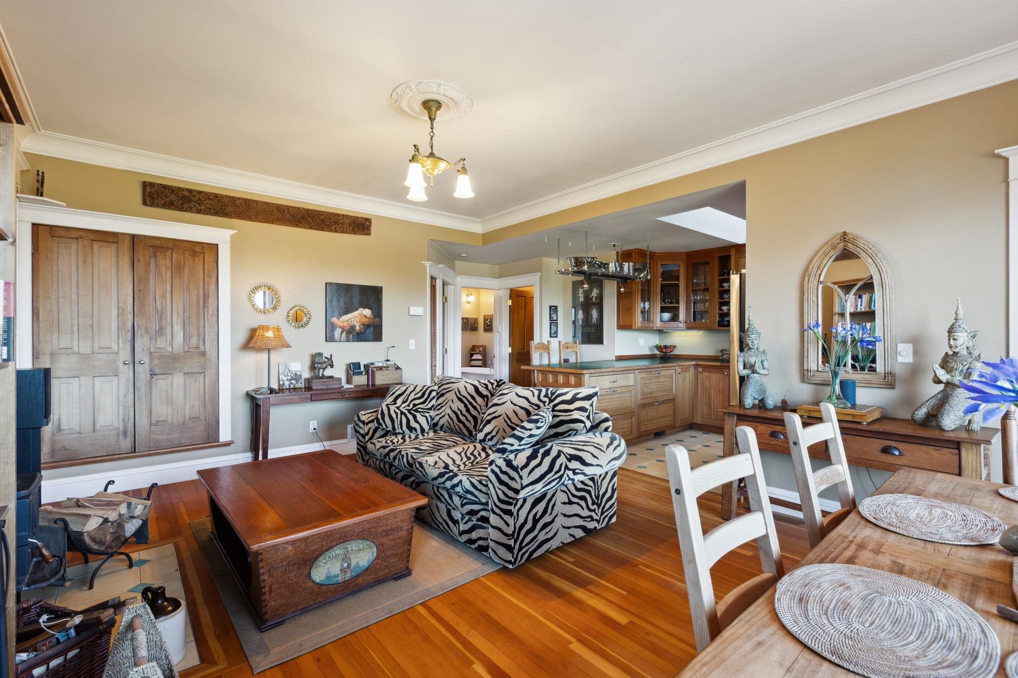 Listing image of 555 ROOCROFT LANE