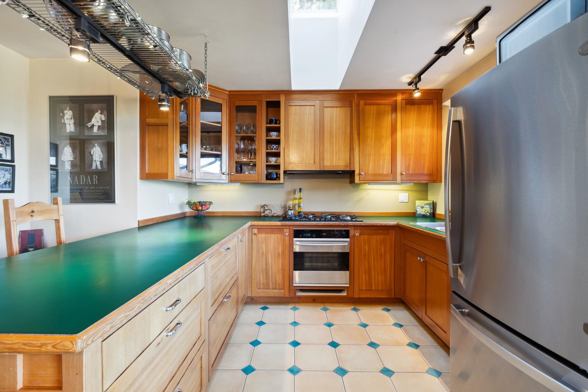 Listing image of 555 ROOCROFT LANE