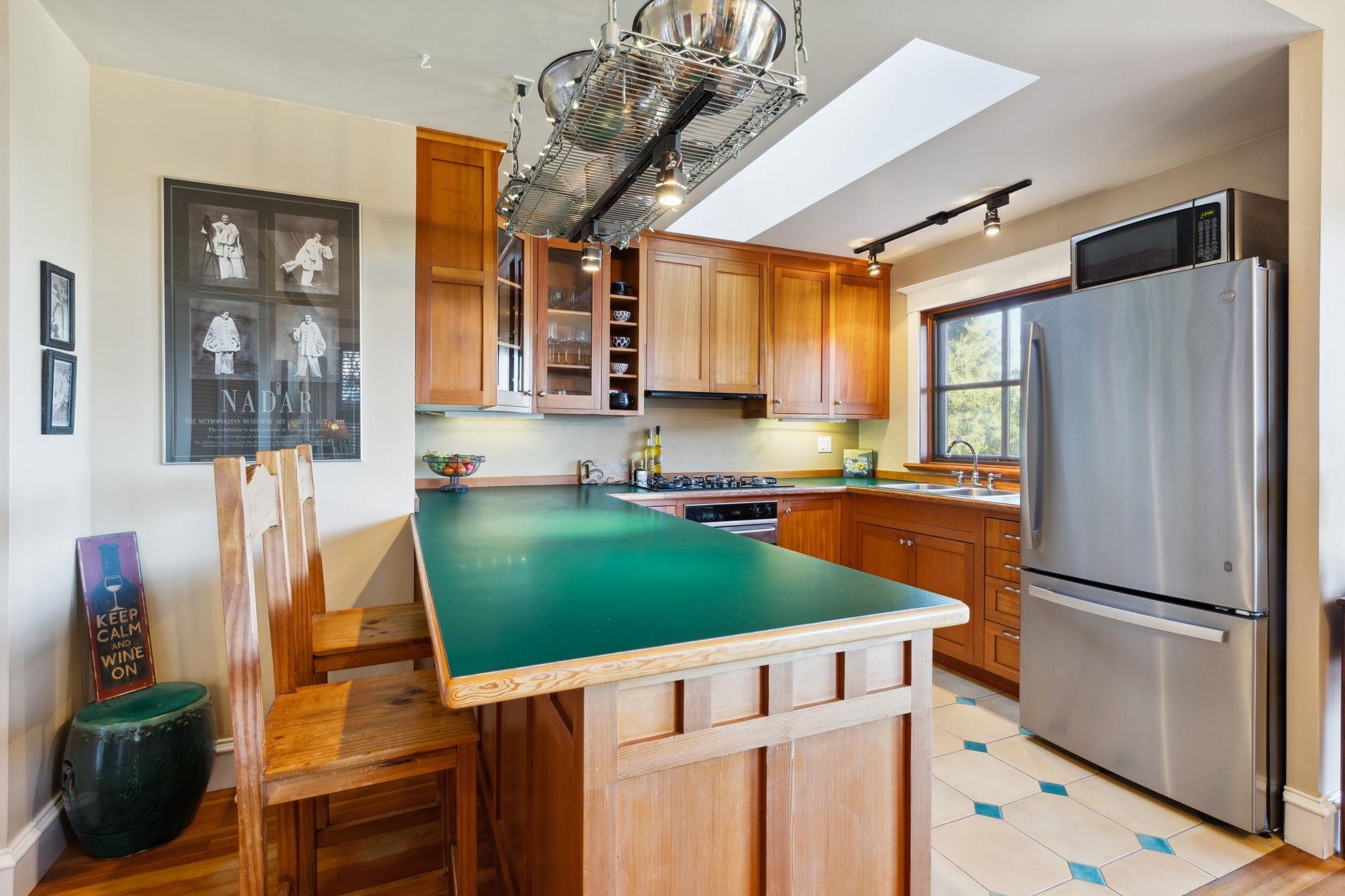 Listing image of 555 ROOCROFT LANE