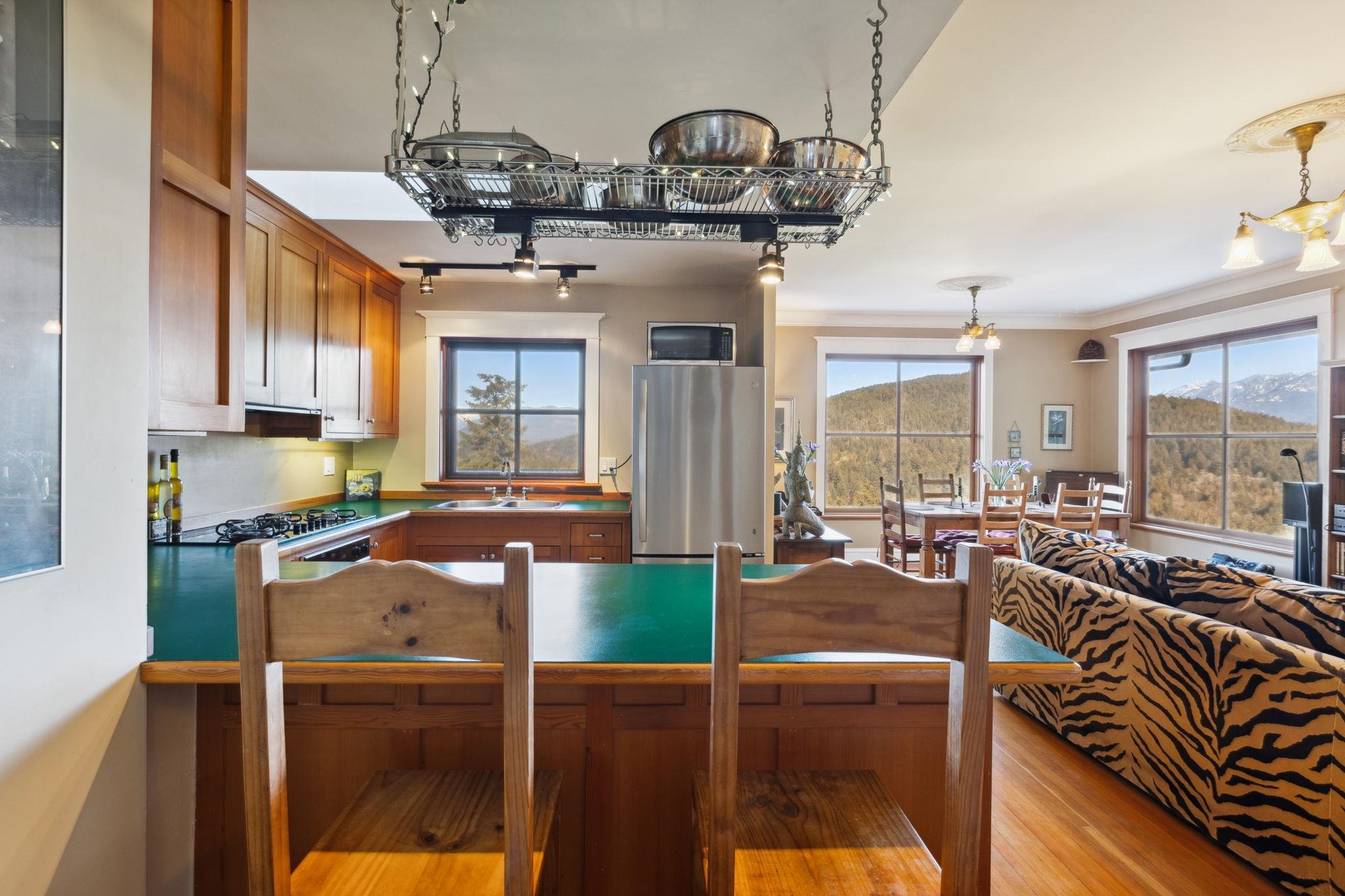 Listing image of 555 ROOCROFT LANE