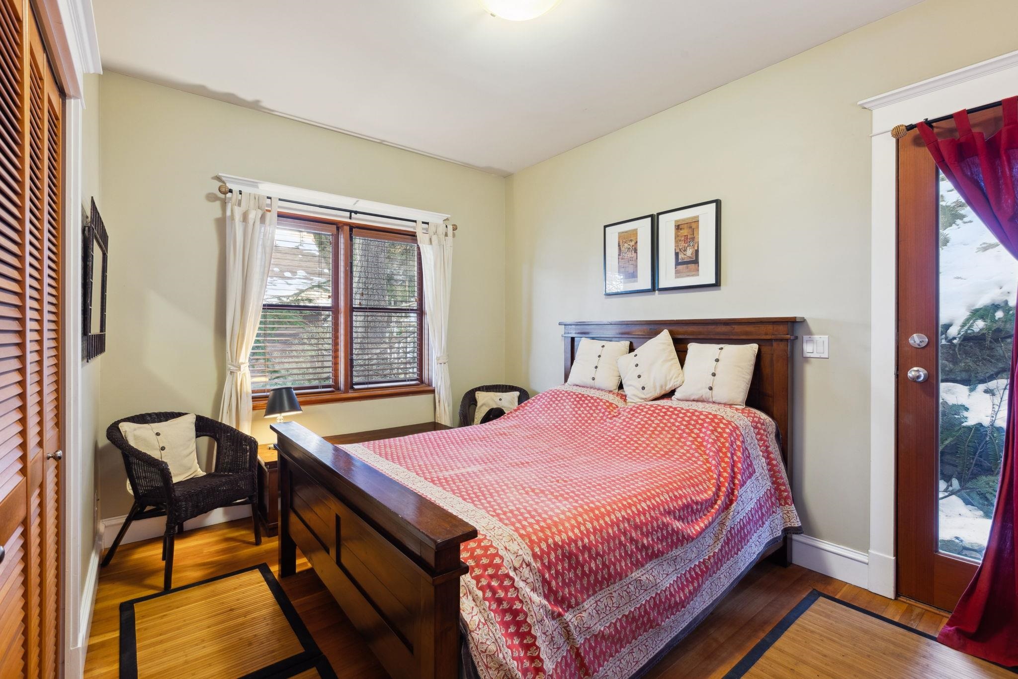 Listing image of 555 ROOCROFT LANE