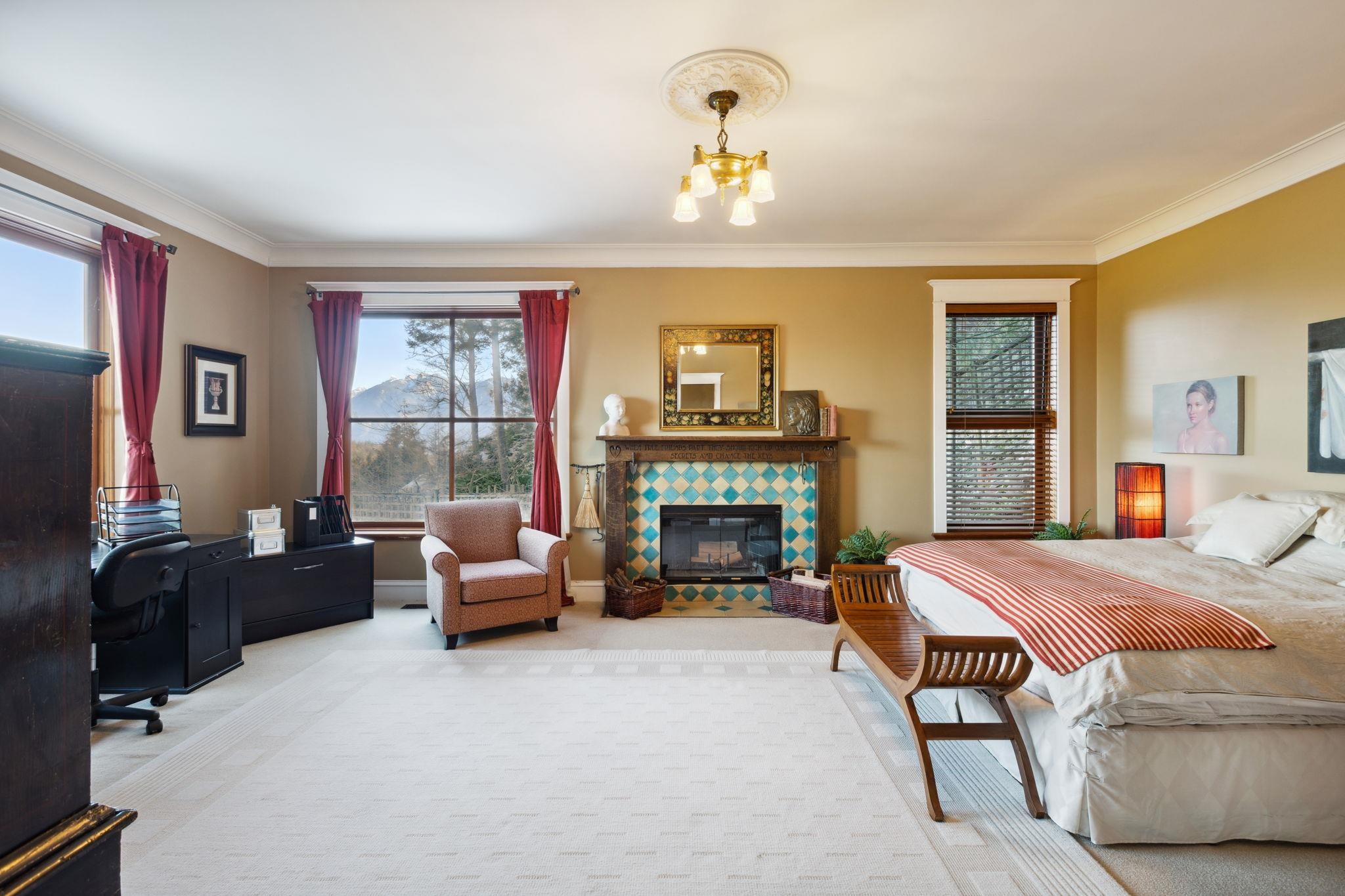 Listing image of 555 ROOCROFT LANE