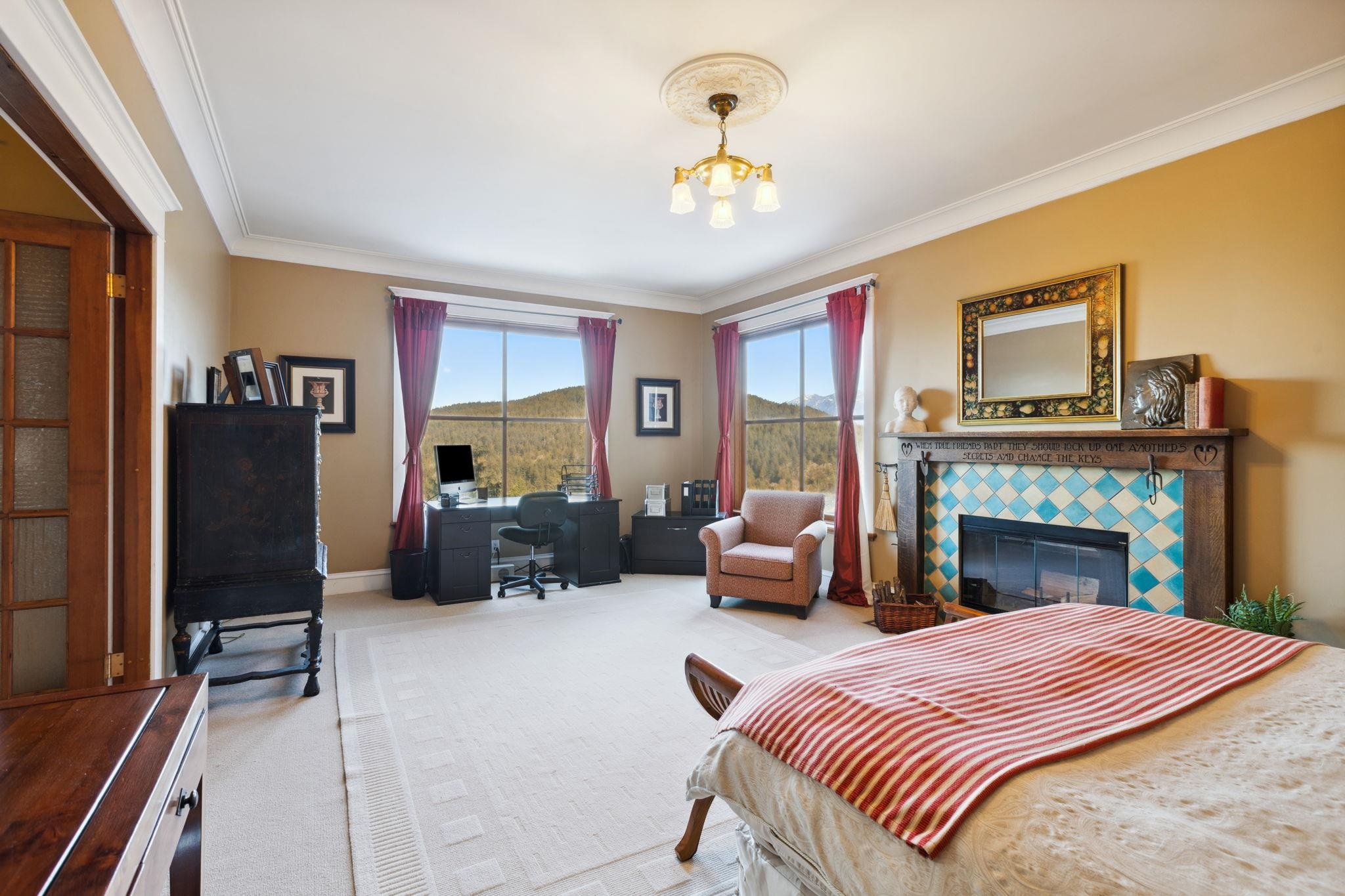 Listing image of 555 ROOCROFT LANE