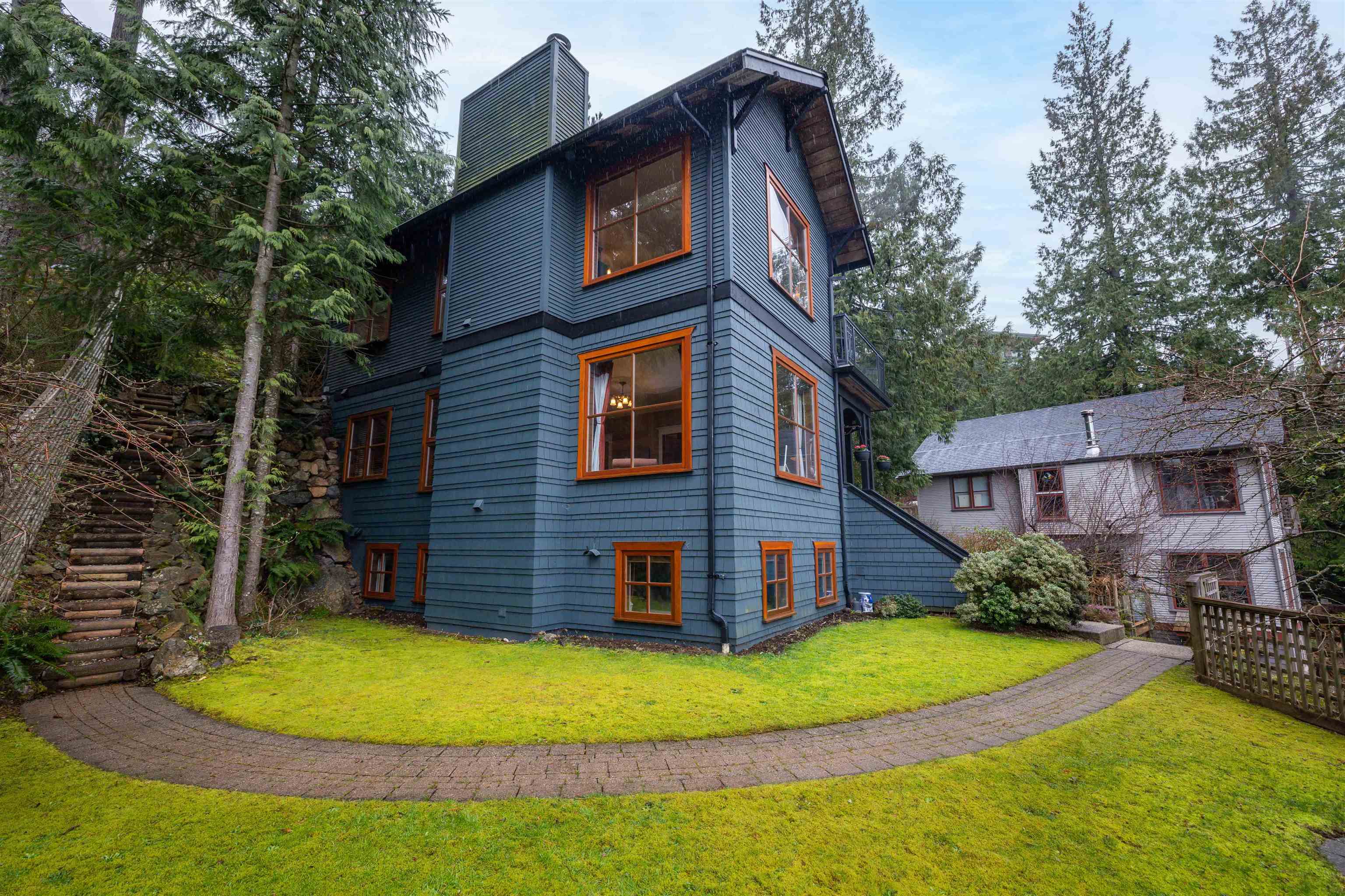 Listing image of 555 ROOCROFT LANE