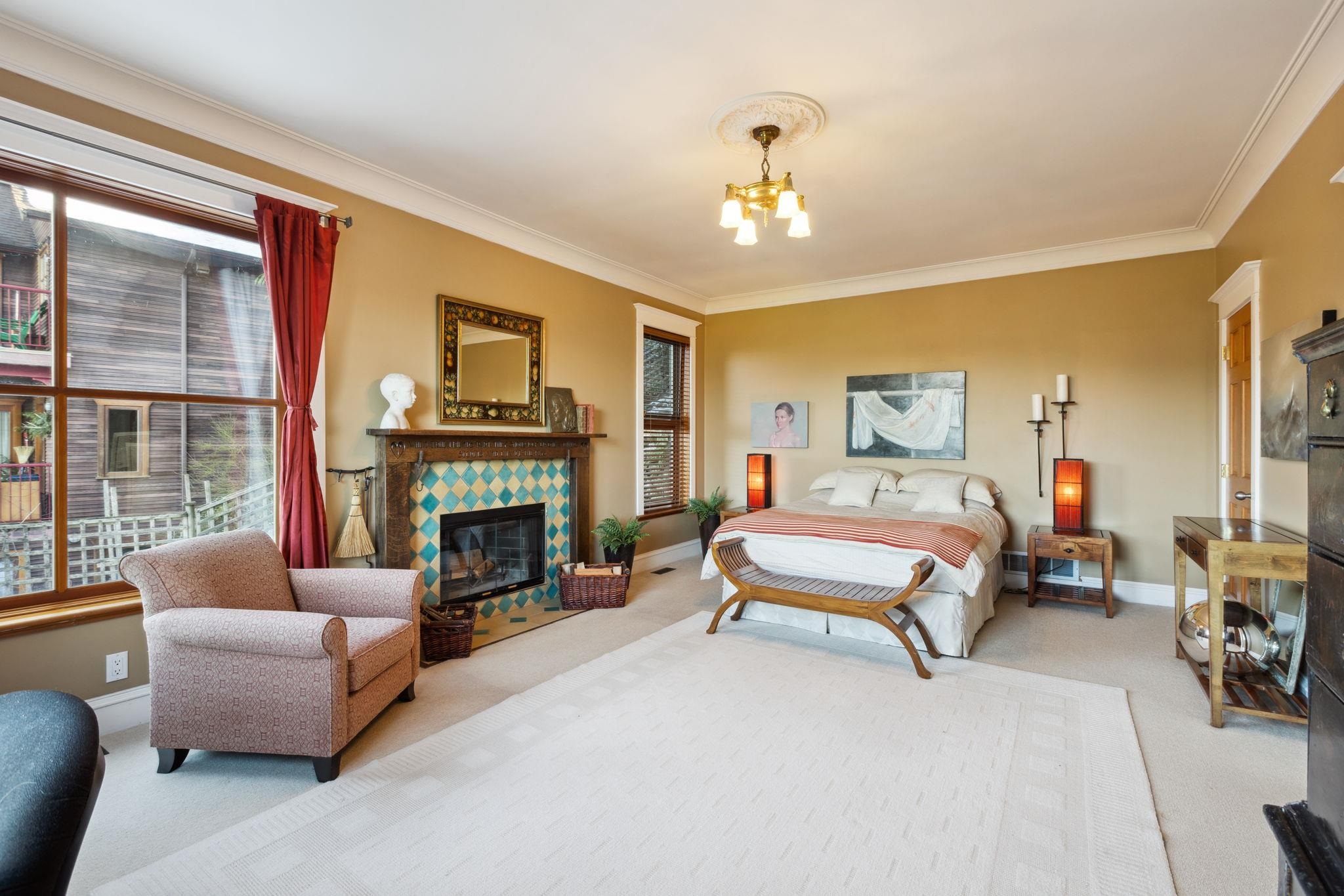 Listing image of 555 ROOCROFT LANE