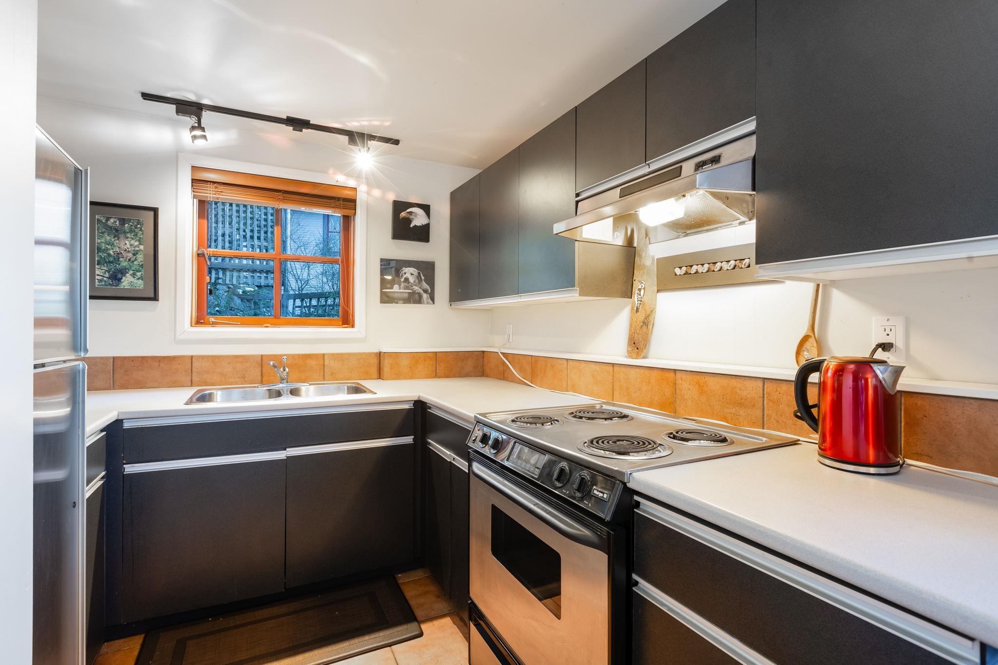 Listing image of 555 ROOCROFT LANE