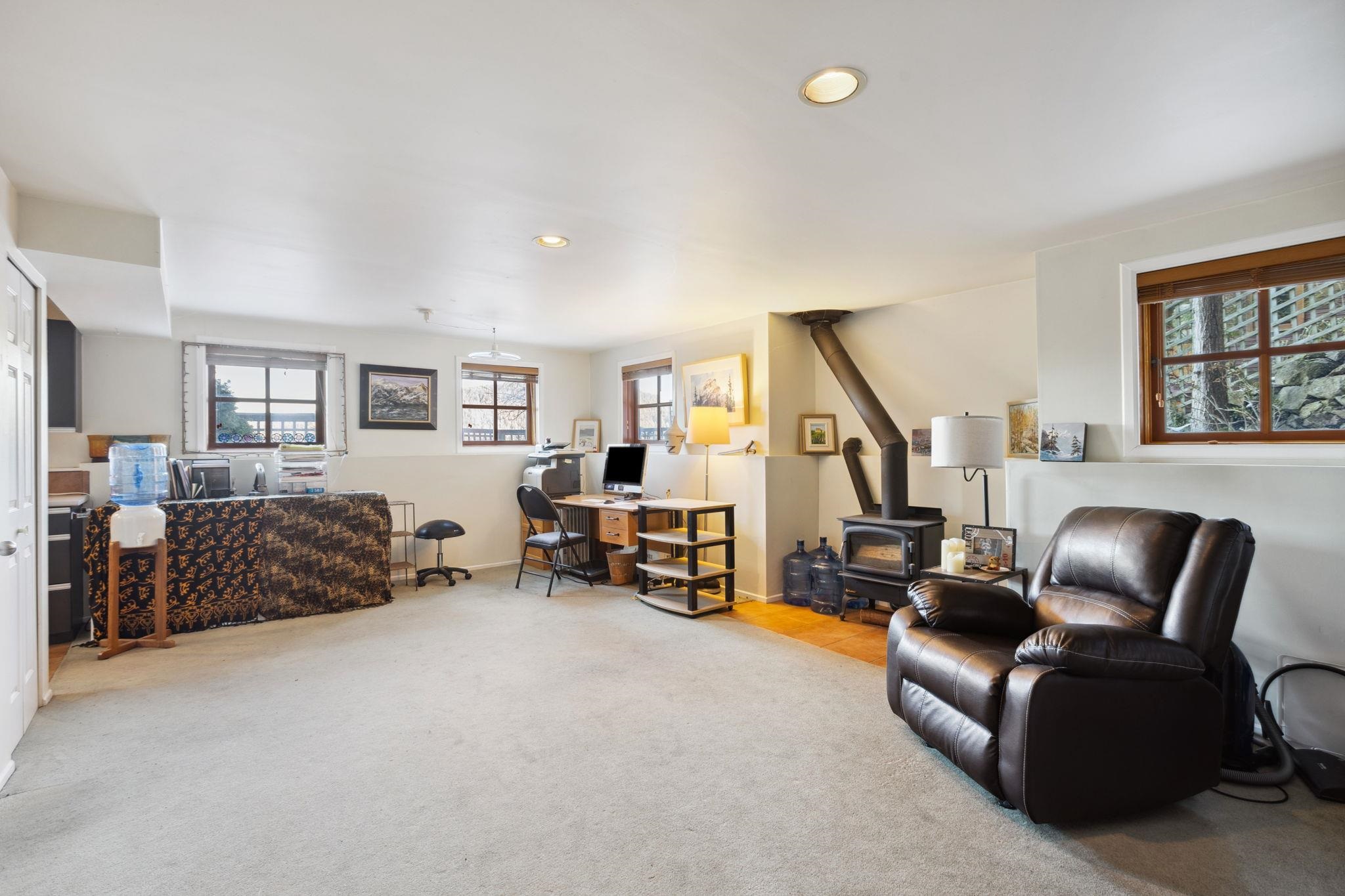 Listing image of 555 ROOCROFT LANE