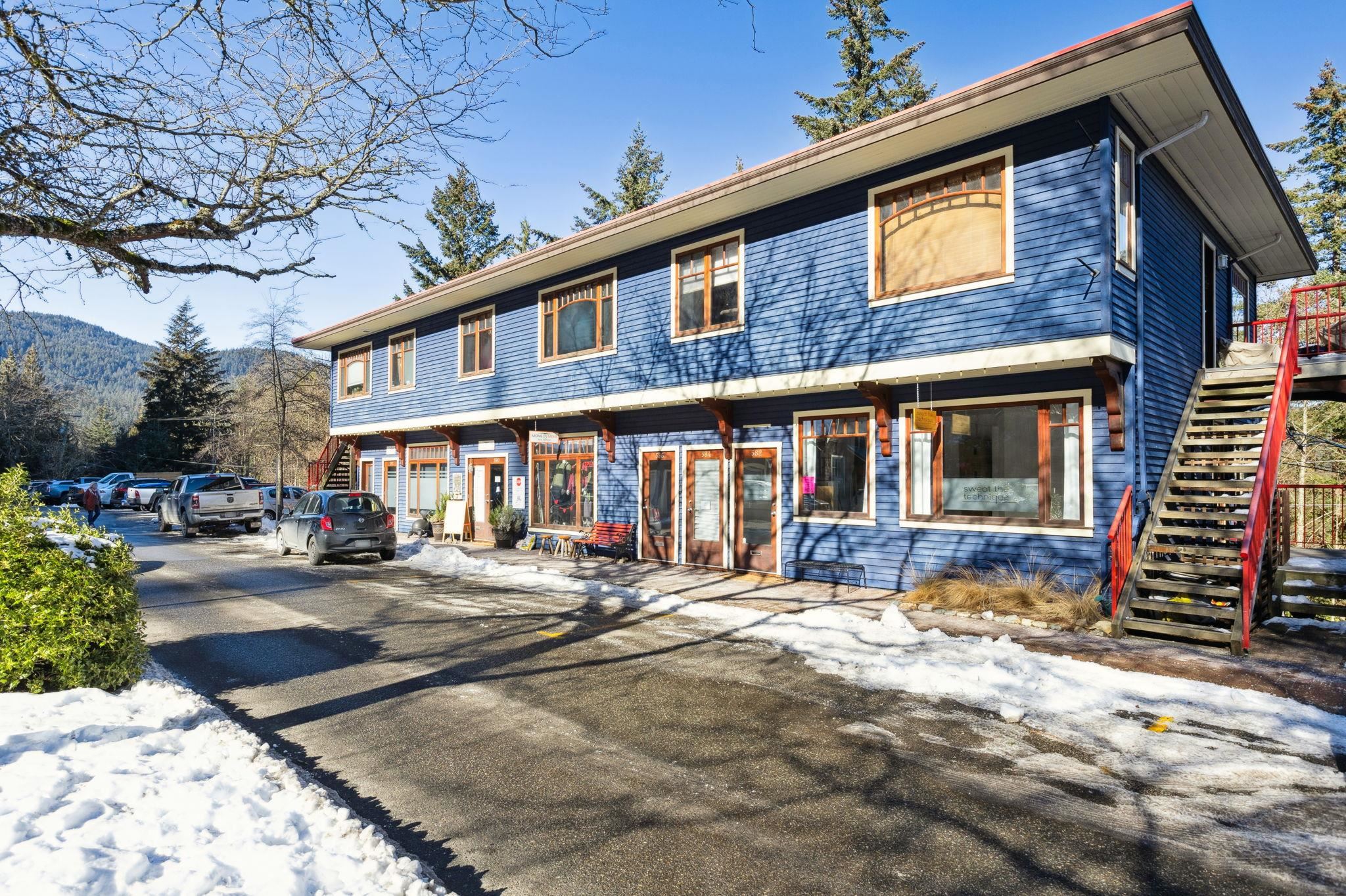 Listing image of 555 ROOCROFT LANE