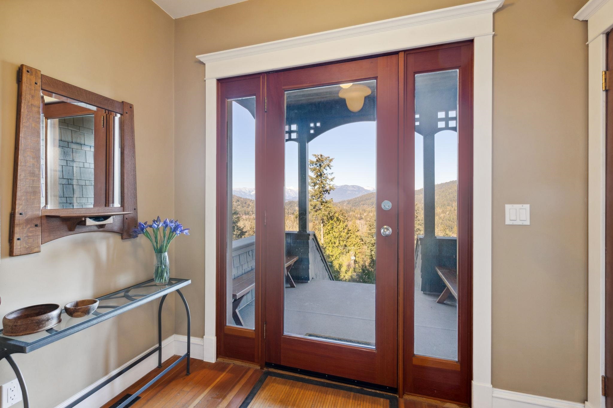Listing image of 555 ROOCROFT LANE