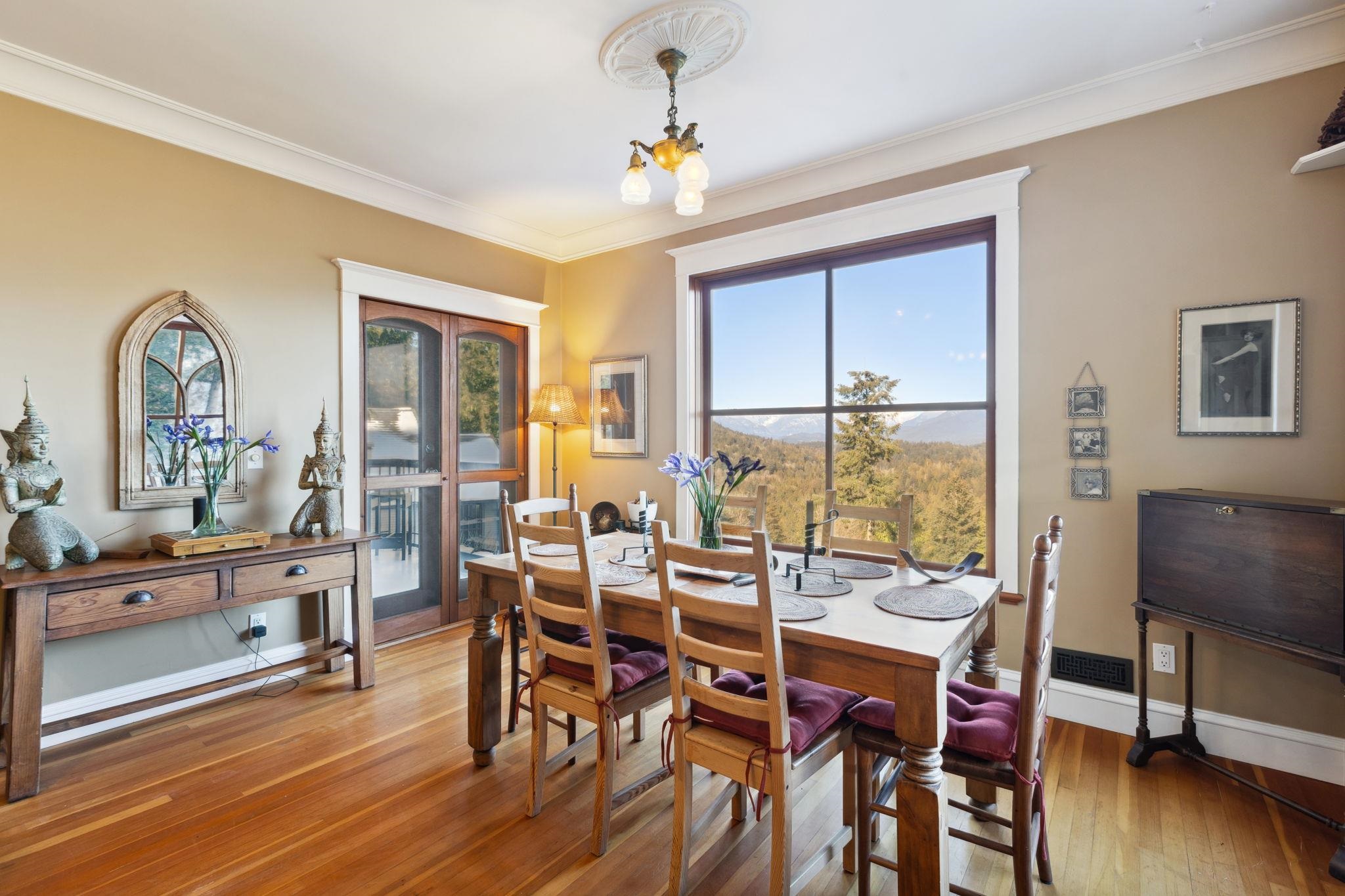 Listing image of 555 ROOCROFT LANE