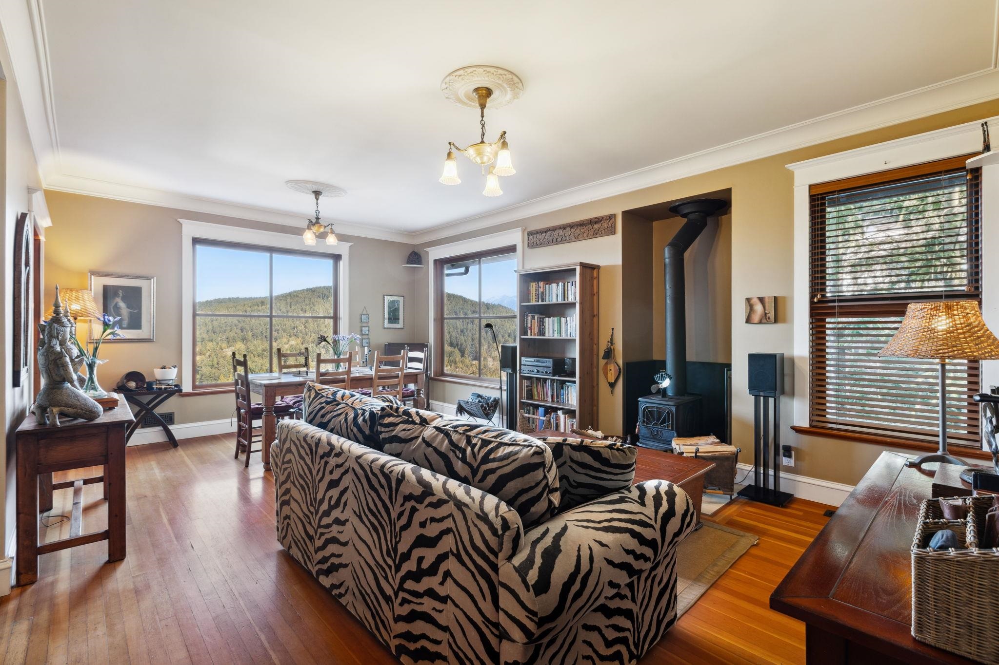 Listing image of 555 ROOCROFT LANE