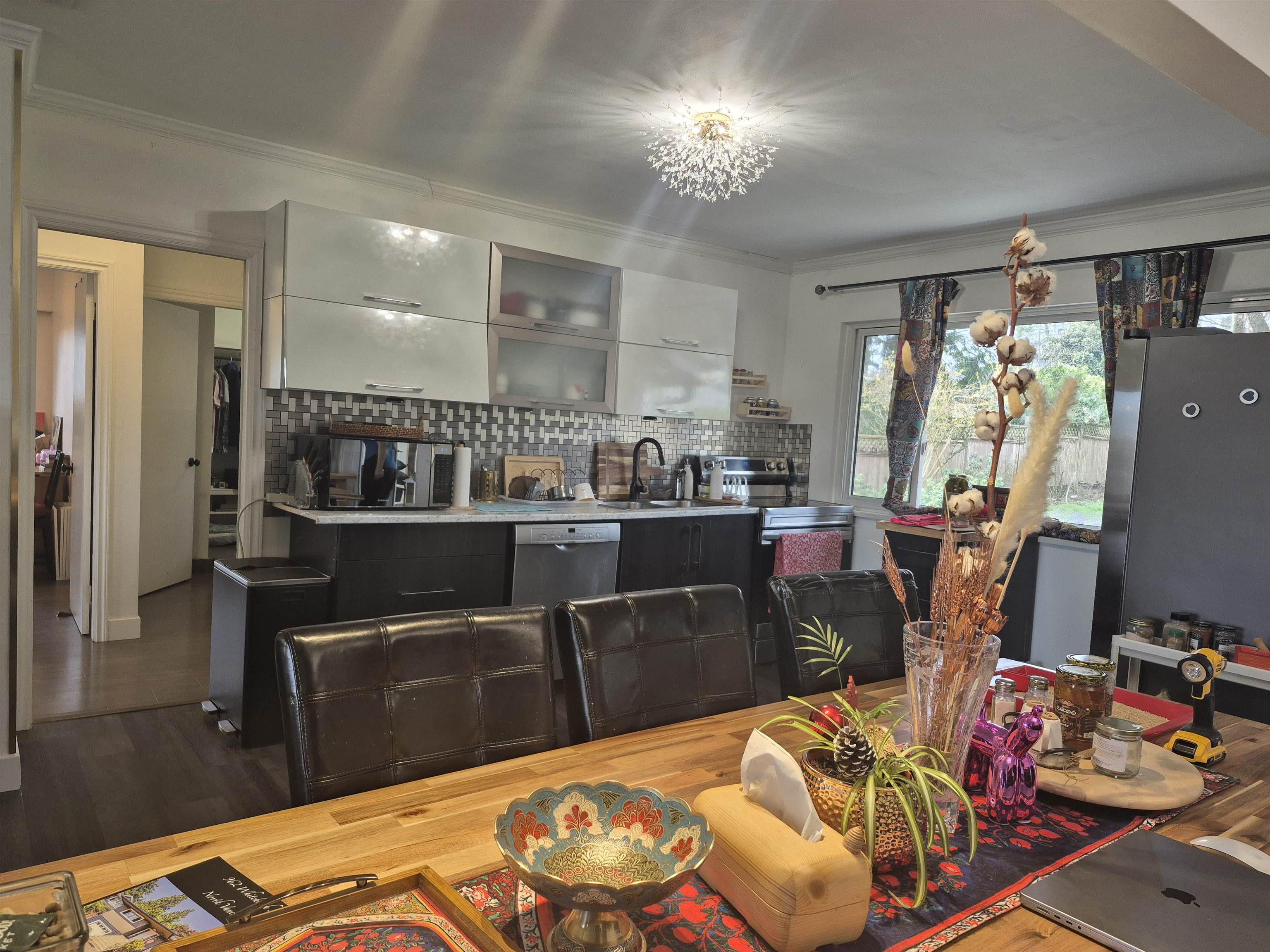 Listing image of 962 WHITCHURCH STREET