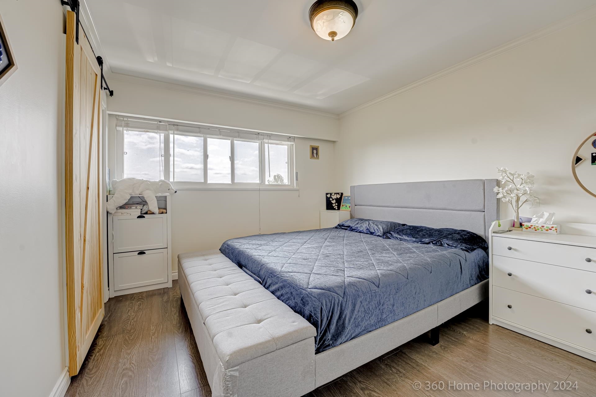 Listing image of 962 WHITCHURCH STREET
