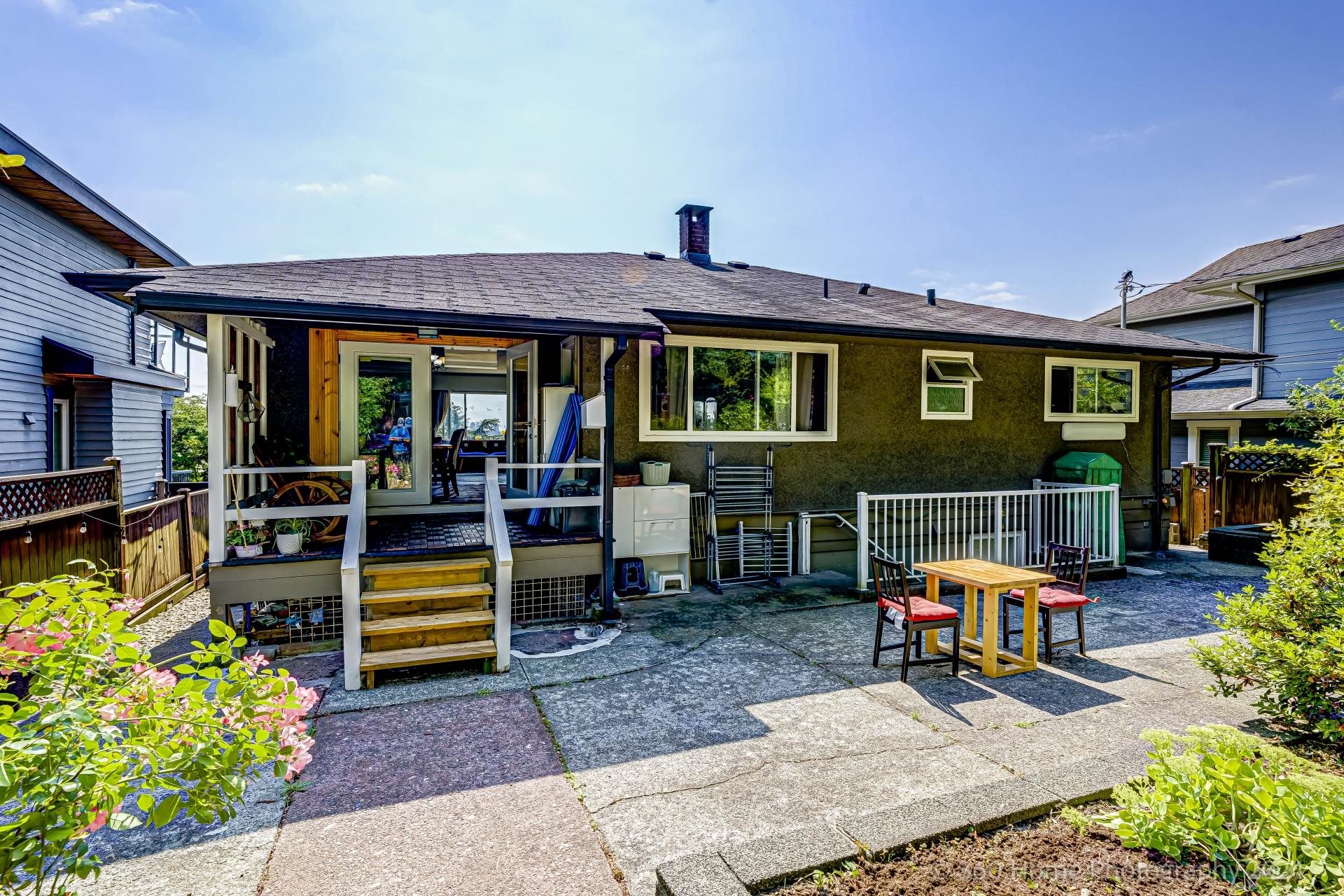 Listing image of 962 WHITCHURCH STREET