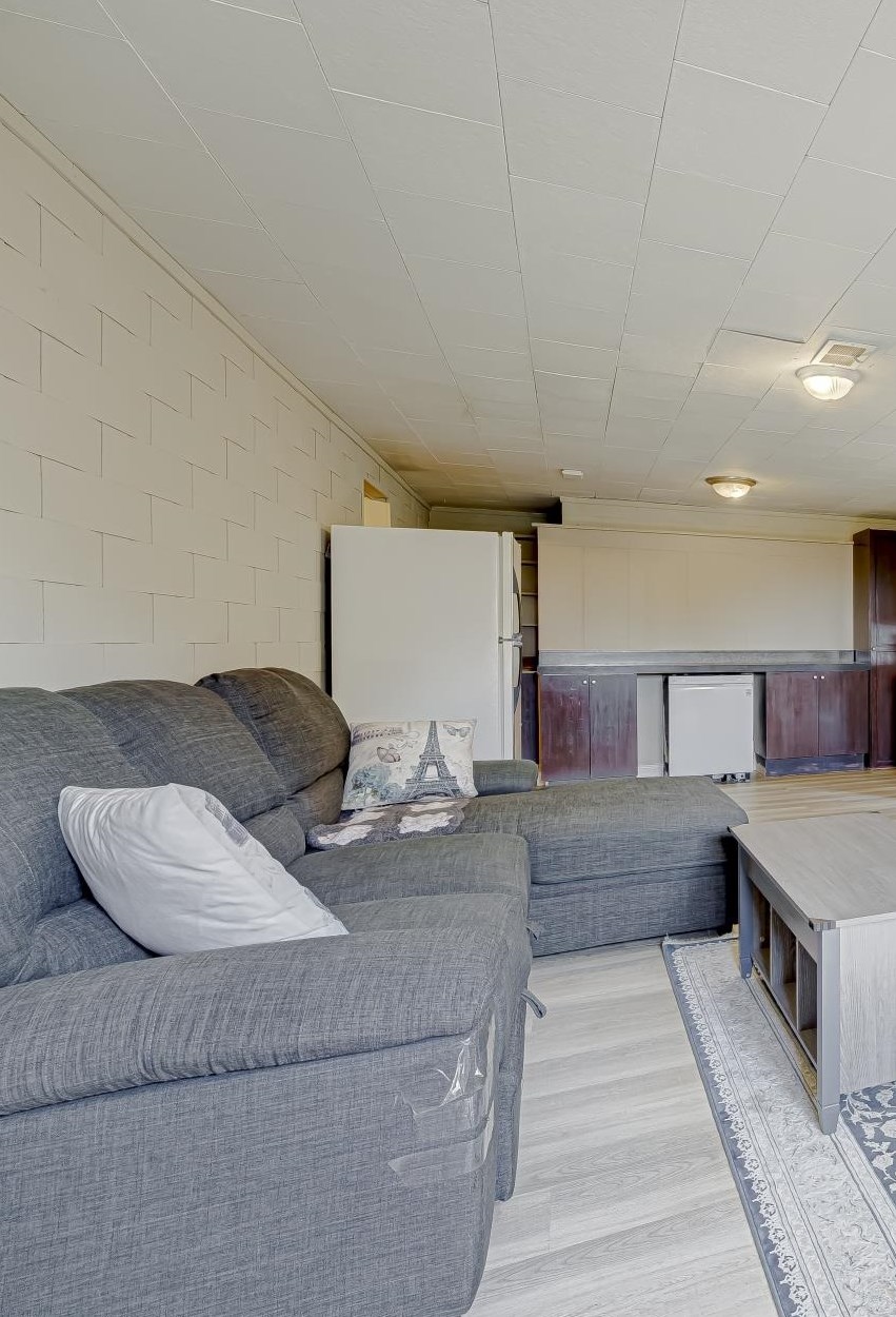 Listing image of 962 WHITCHURCH STREET