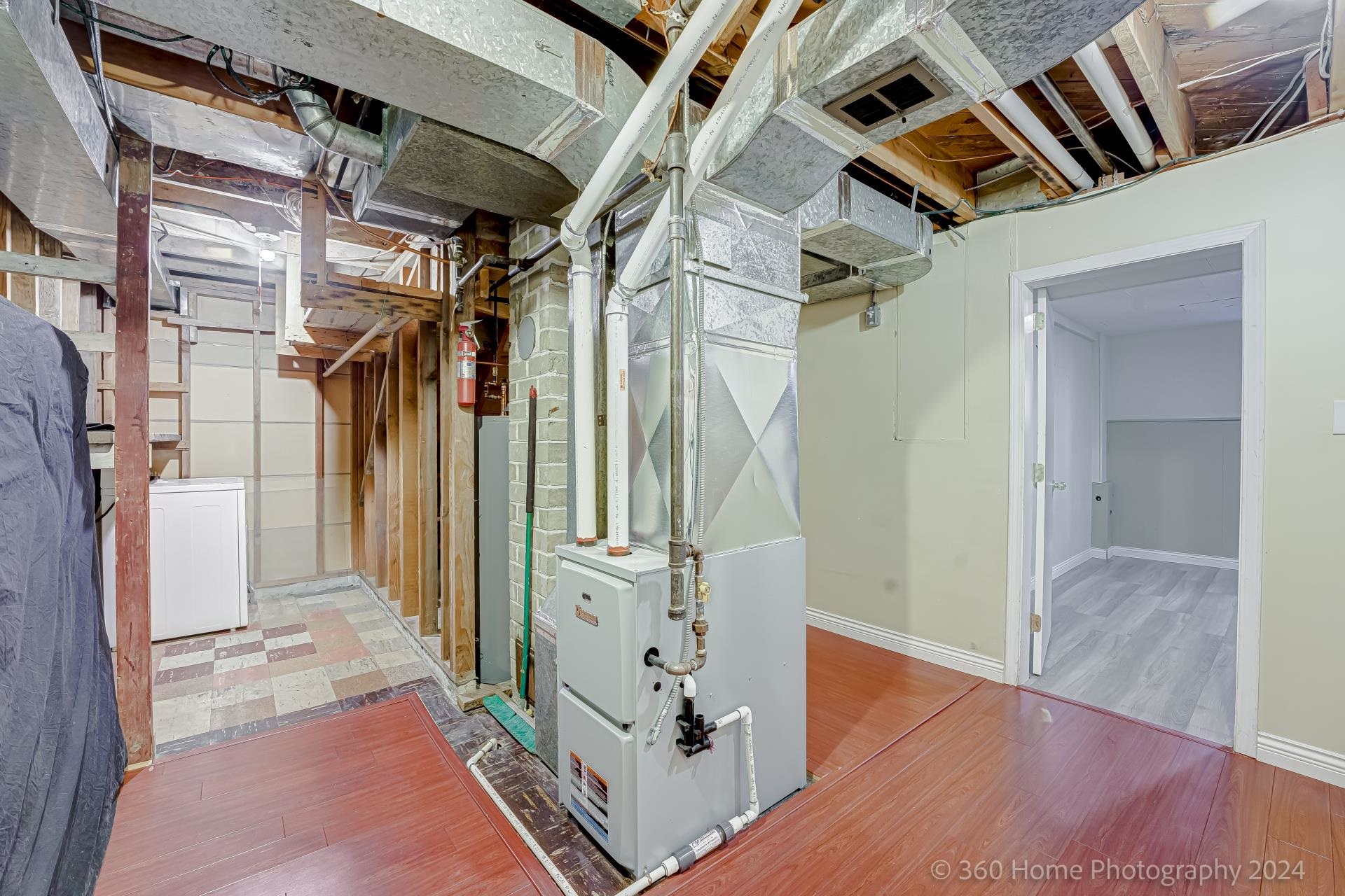 Listing image of 962 WHITCHURCH STREET