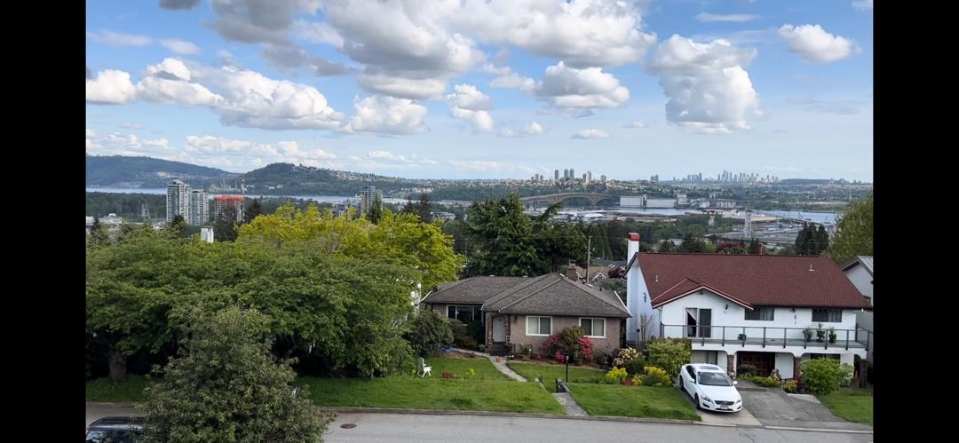 Listing image of 962 WHITCHURCH STREET