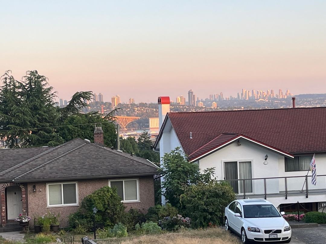 Listing image of 962 WHITCHURCH STREET