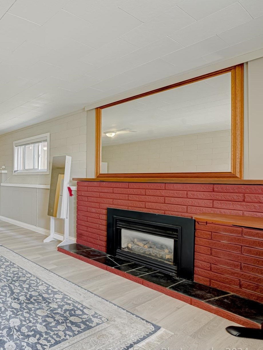 Listing image of 962 WHITCHURCH STREET