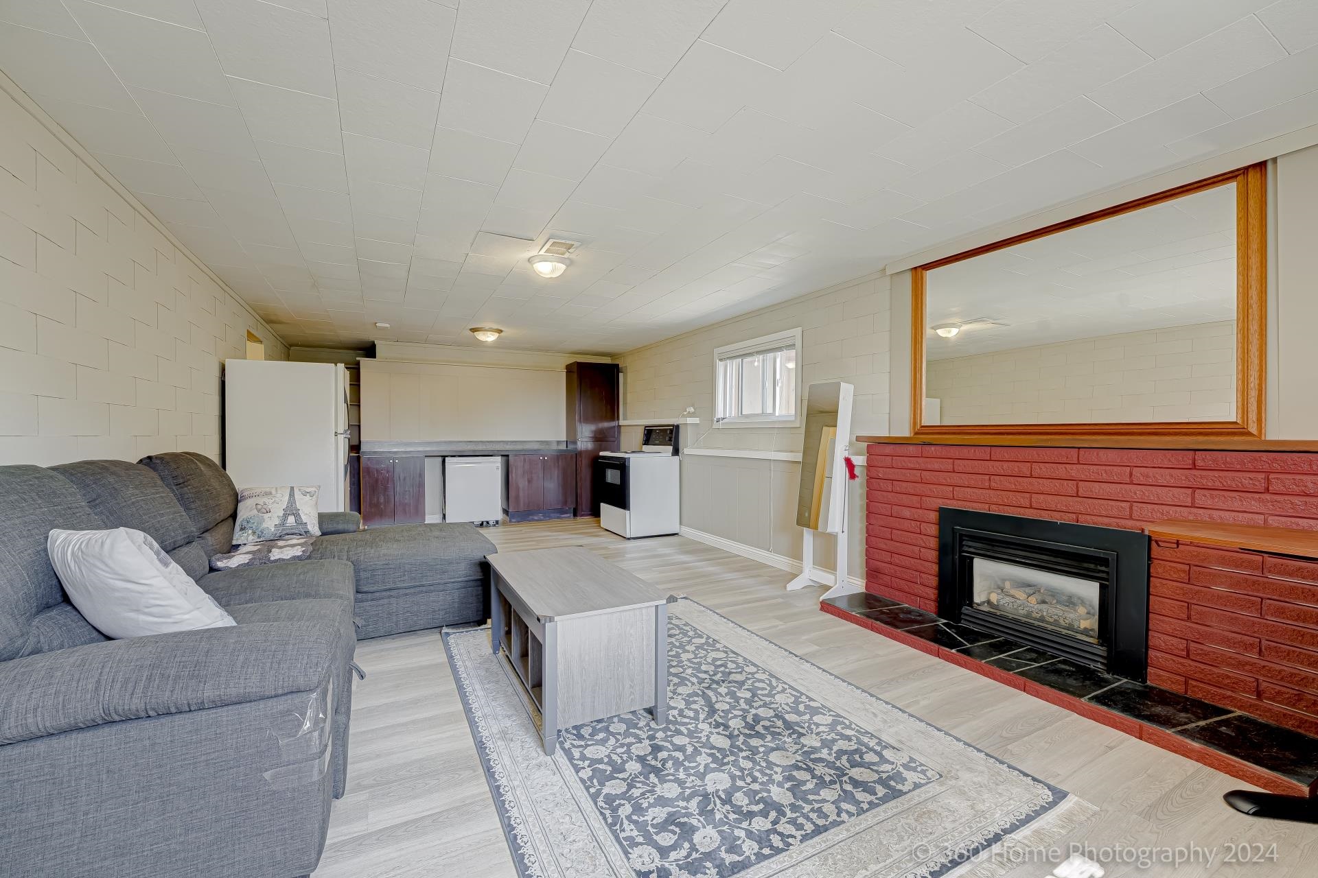 Listing image of 962 WHITCHURCH STREET