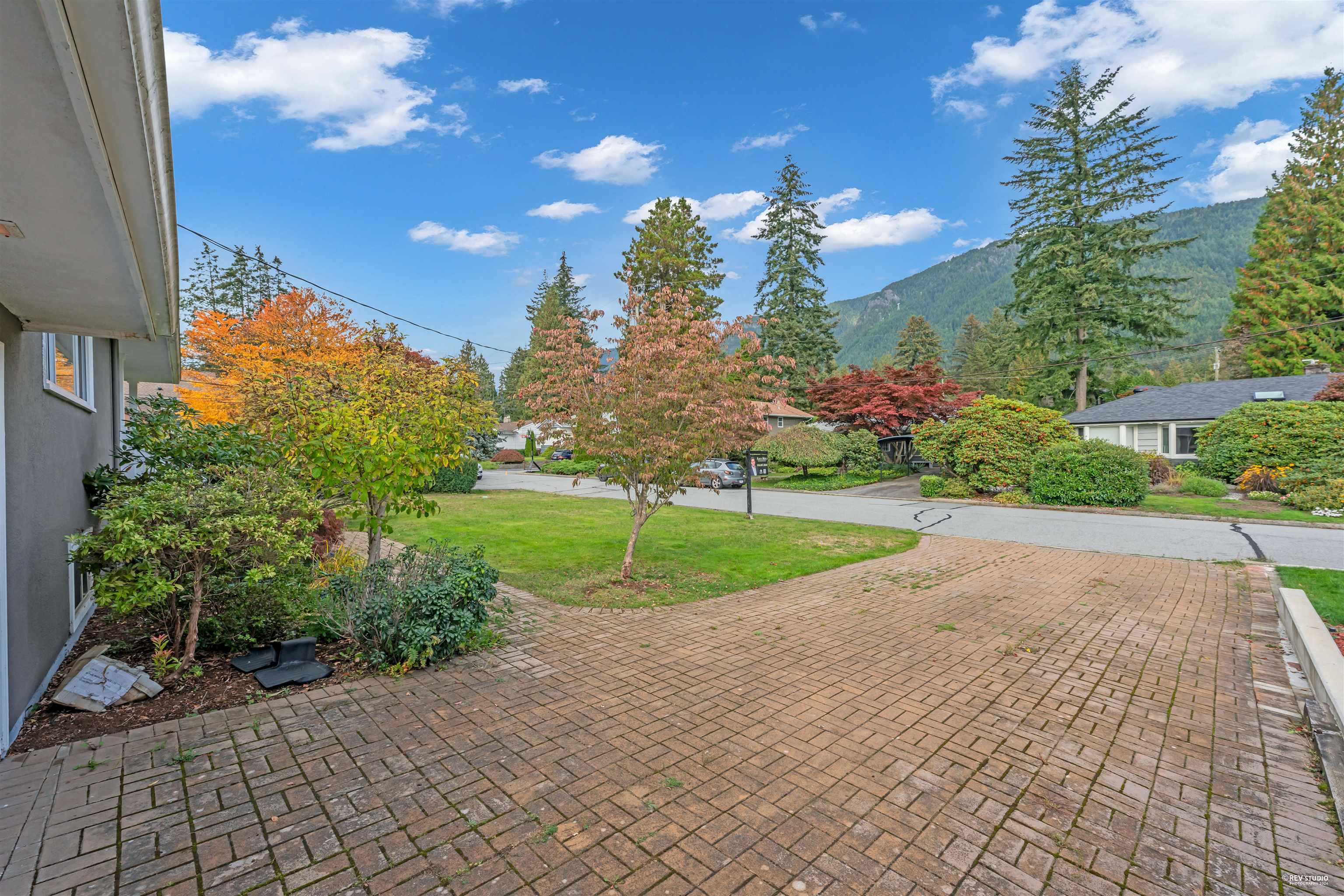 Listing image of 1075 RUTHINA AVENUE