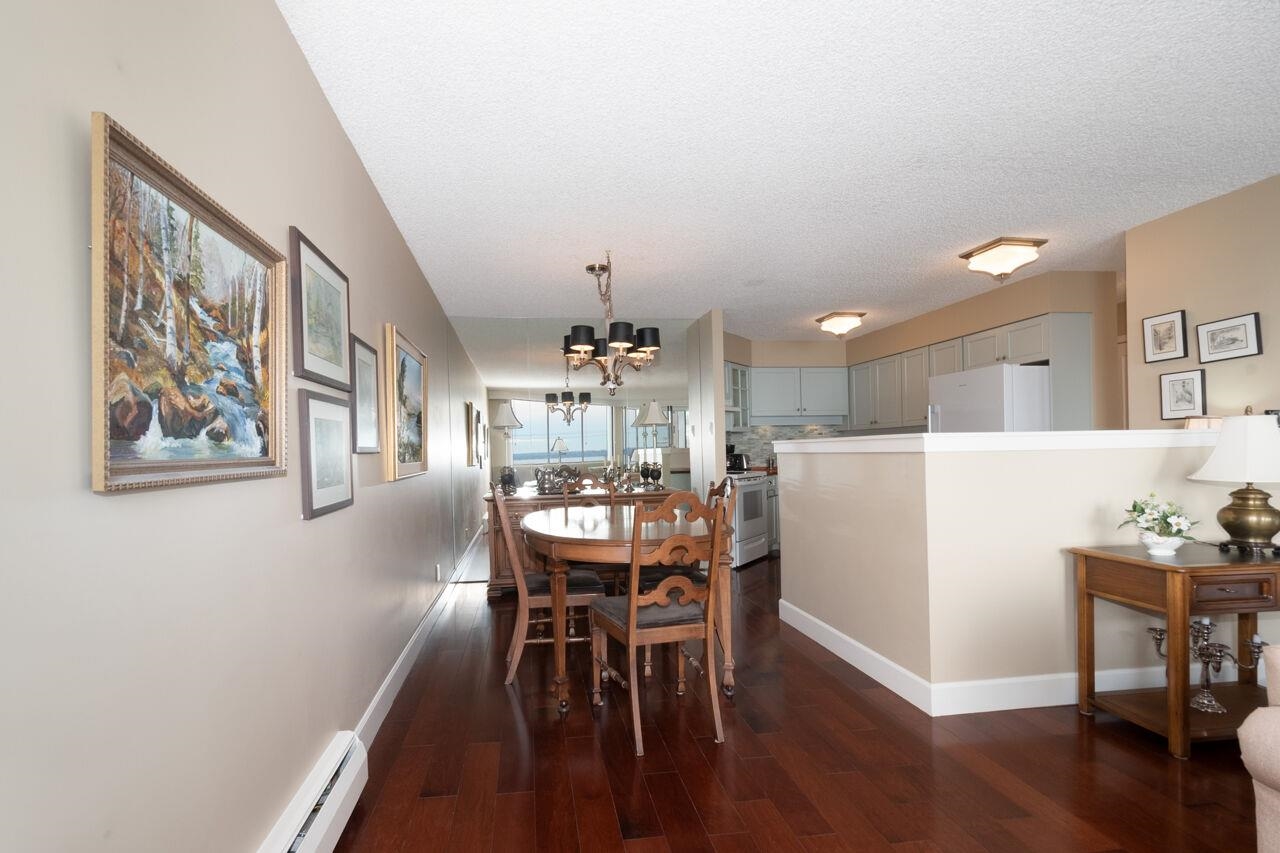 Listing image of 401 2165 ARGYLE AVENUE
