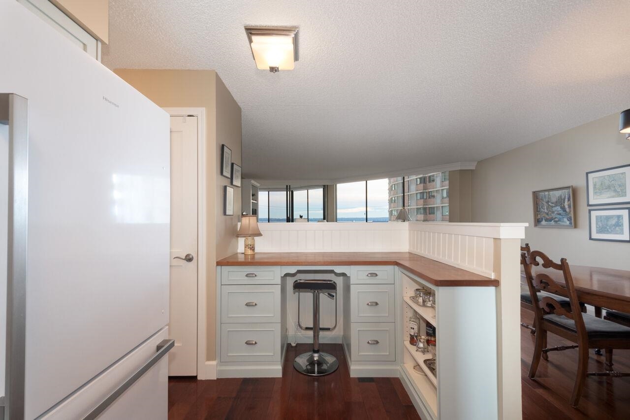 Listing image of 401 2165 ARGYLE AVENUE