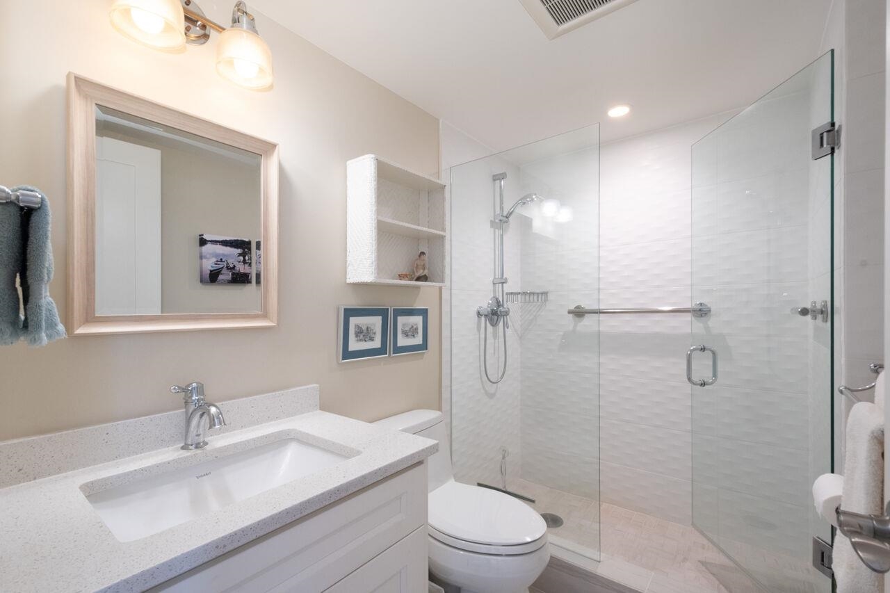 Listing image of 401 2165 ARGYLE AVENUE