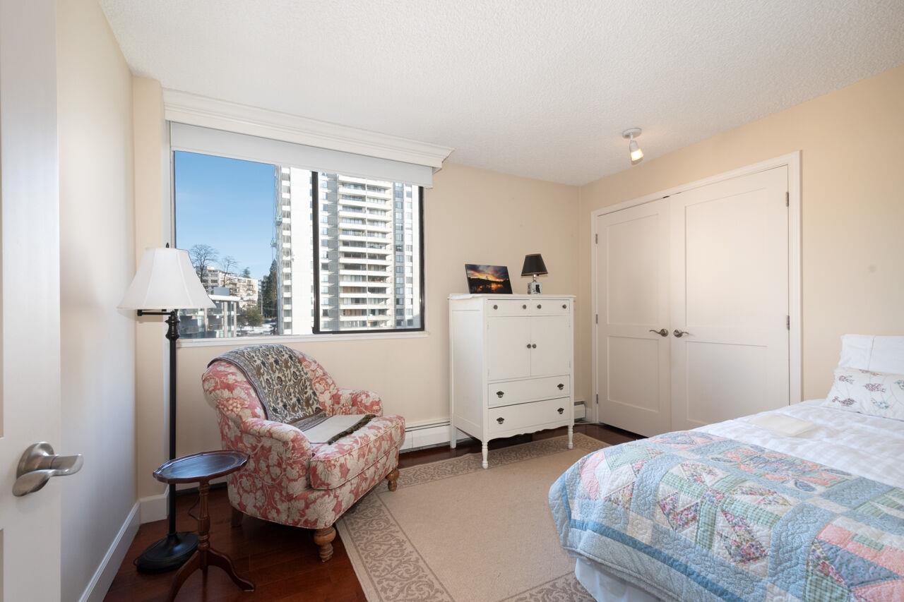 Listing image of 401 2165 ARGYLE AVENUE