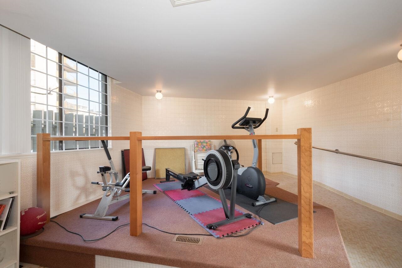 Listing image of 401 2165 ARGYLE AVENUE