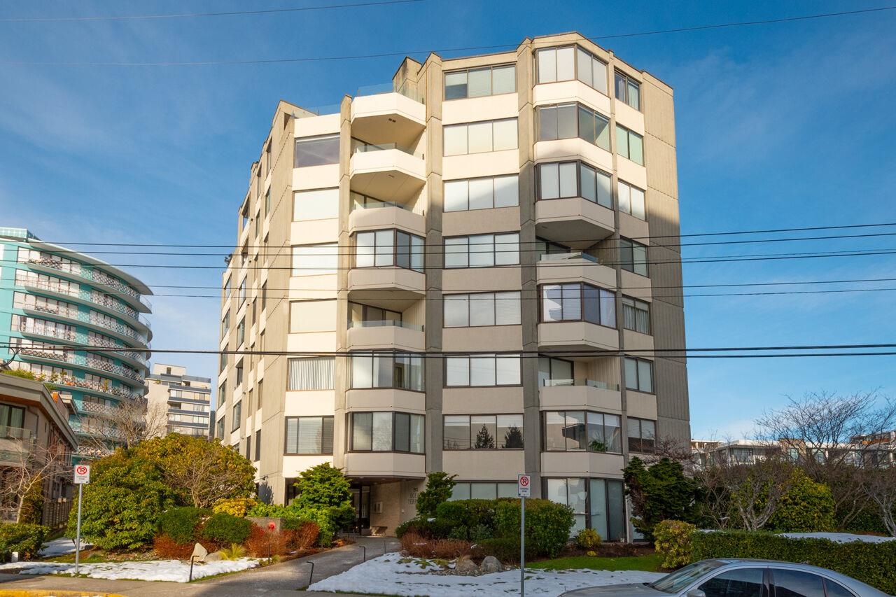 Listing image of 401 2165 ARGYLE AVENUE