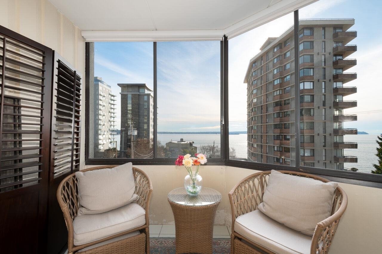 Listing image of 401 2165 ARGYLE AVENUE