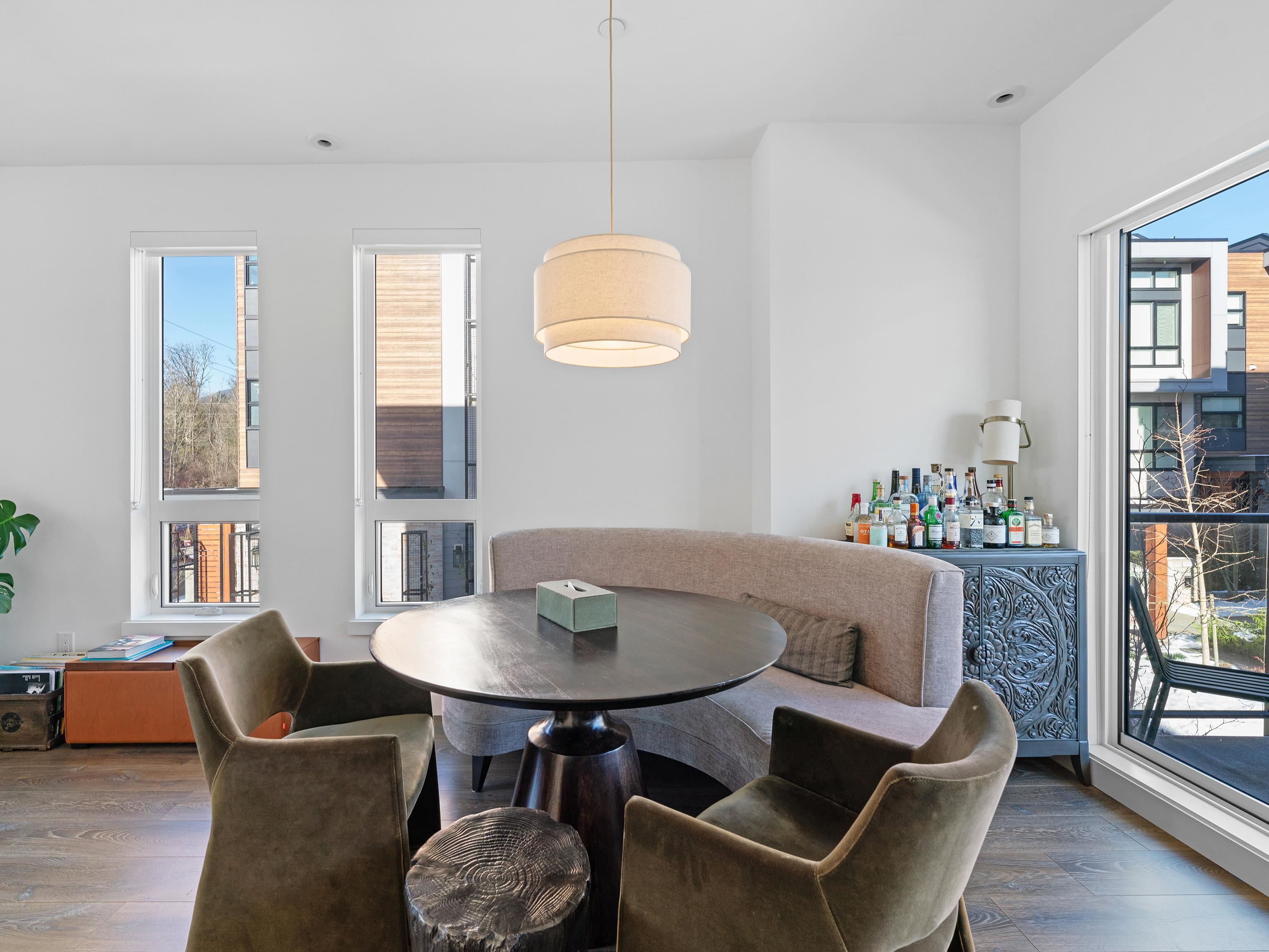 Listing image of 5 856 ORWELL STREET