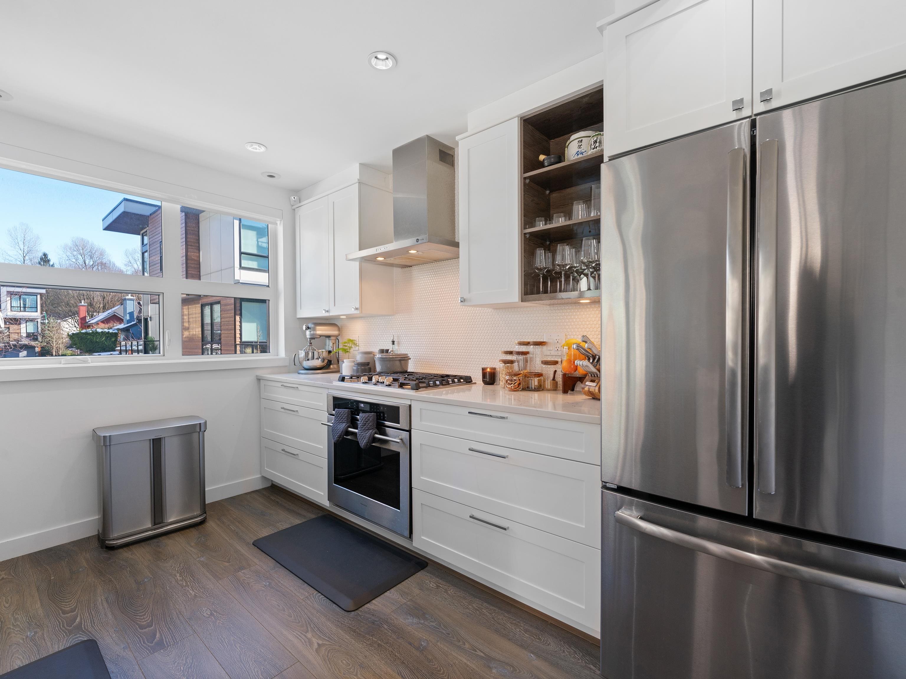 Listing image of 5 856 ORWELL STREET