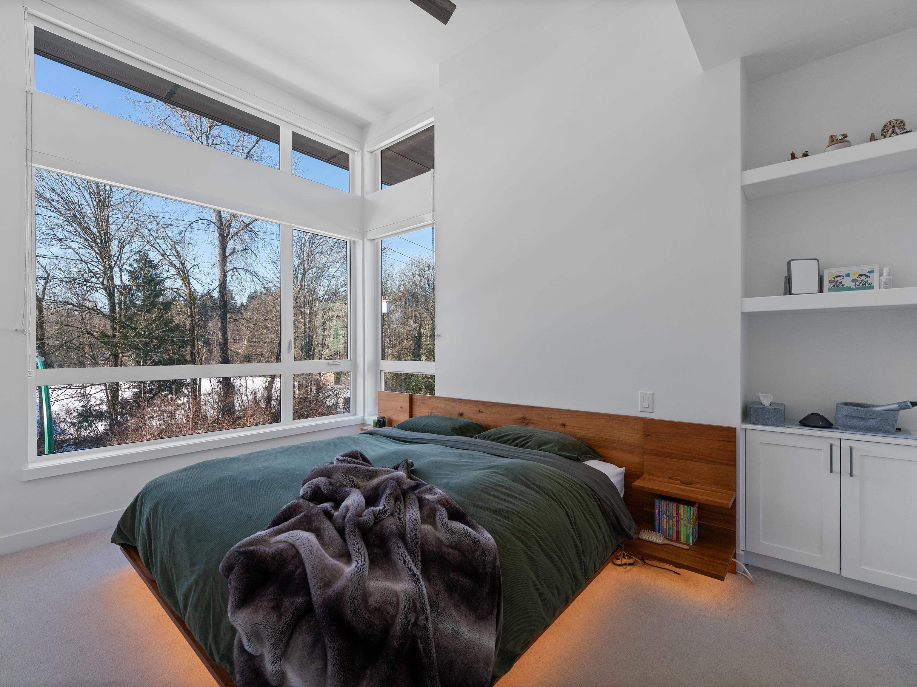 Listing image of 5 856 ORWELL STREET