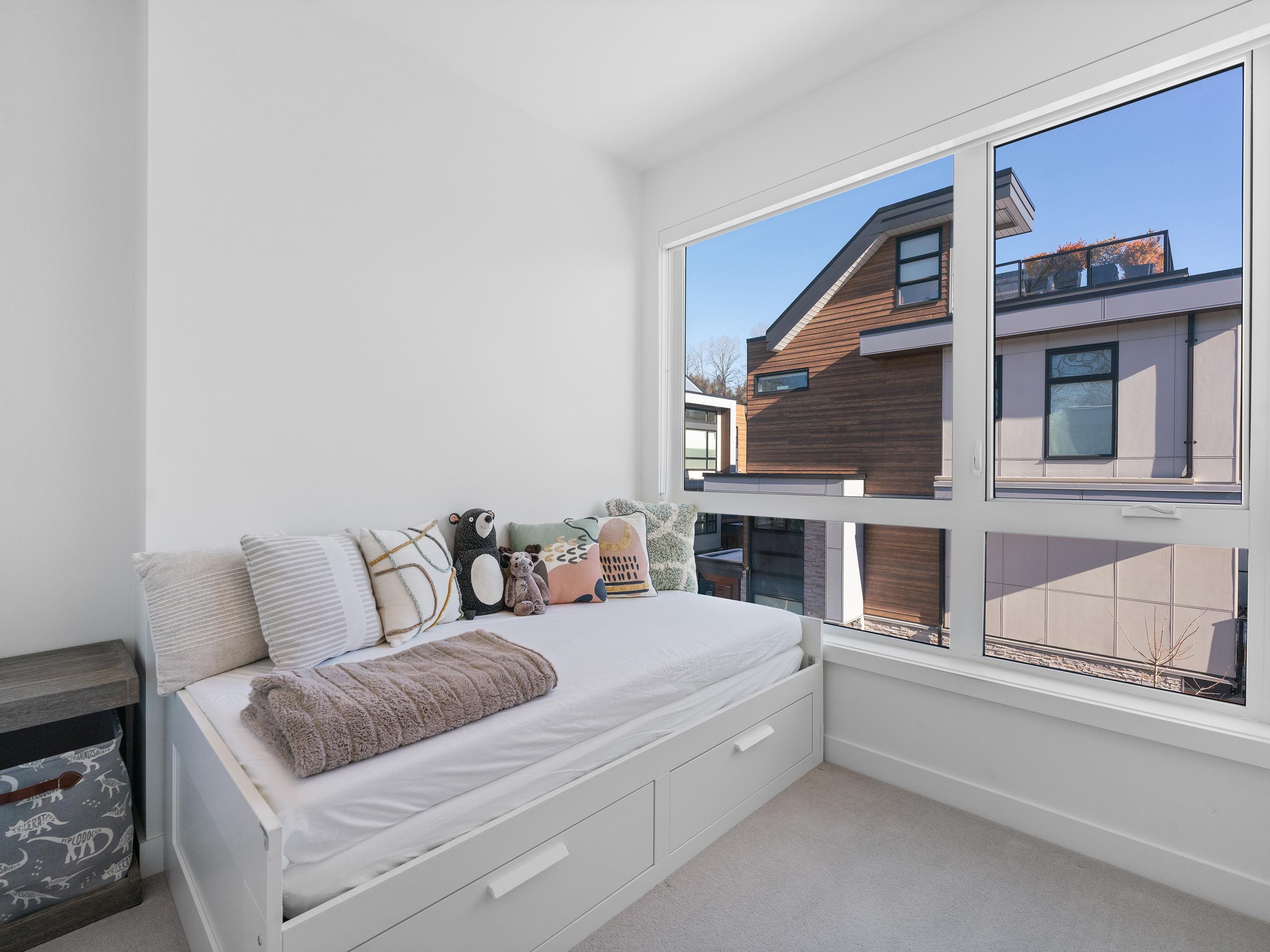 Listing image of 5 856 ORWELL STREET