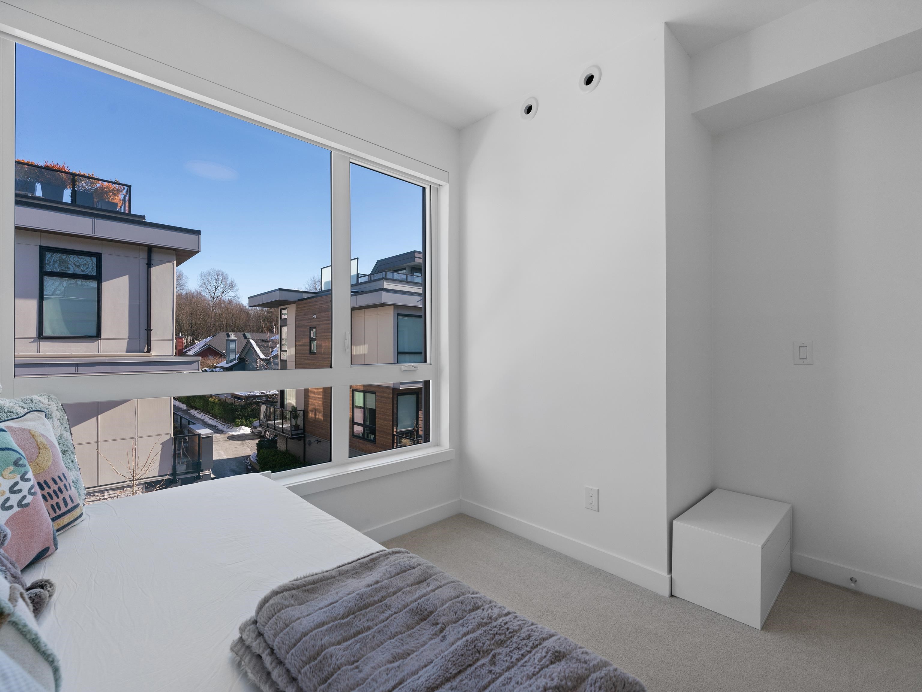 Listing image of 5 856 ORWELL STREET