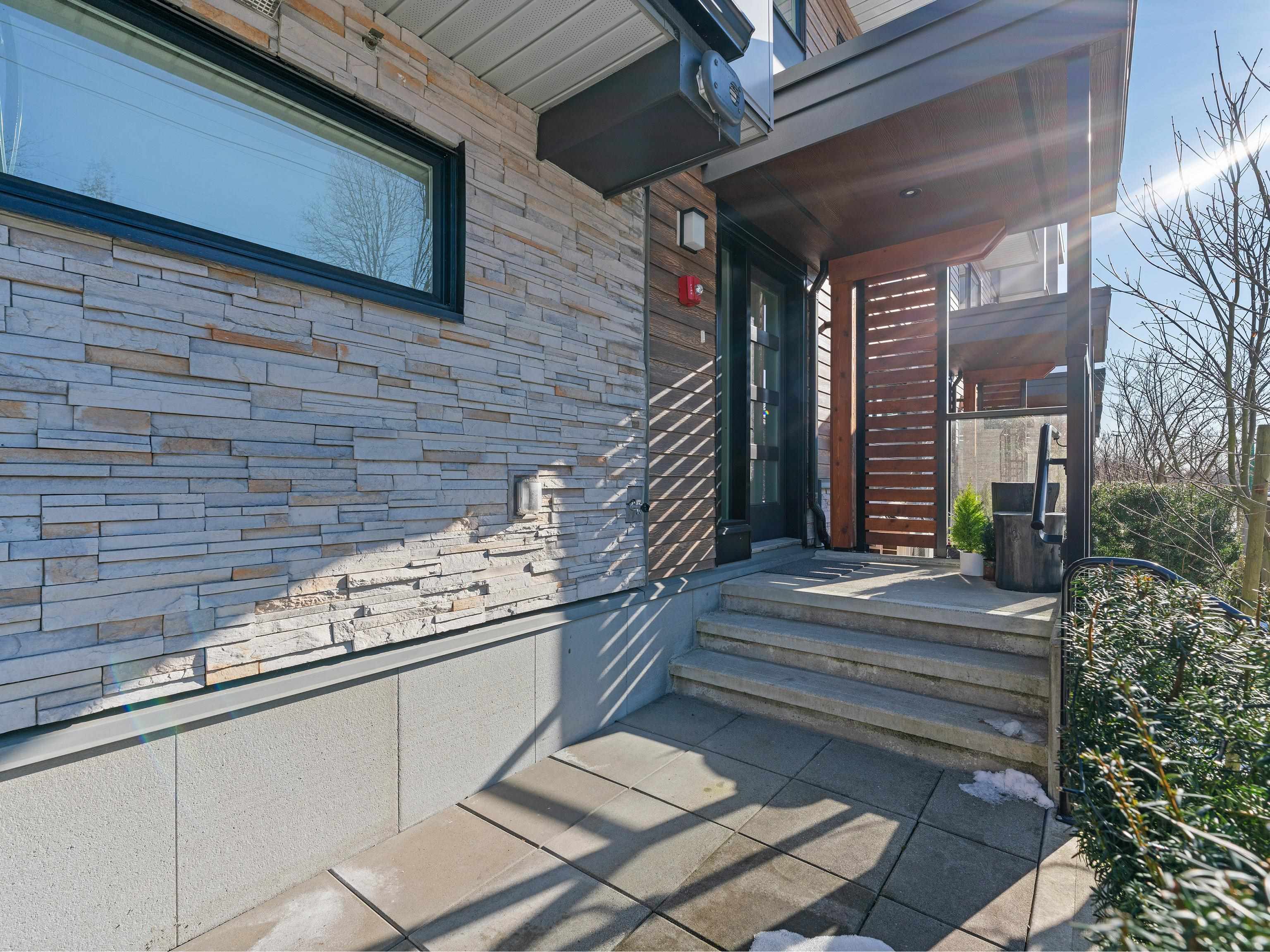 Listing image of 5 856 ORWELL STREET