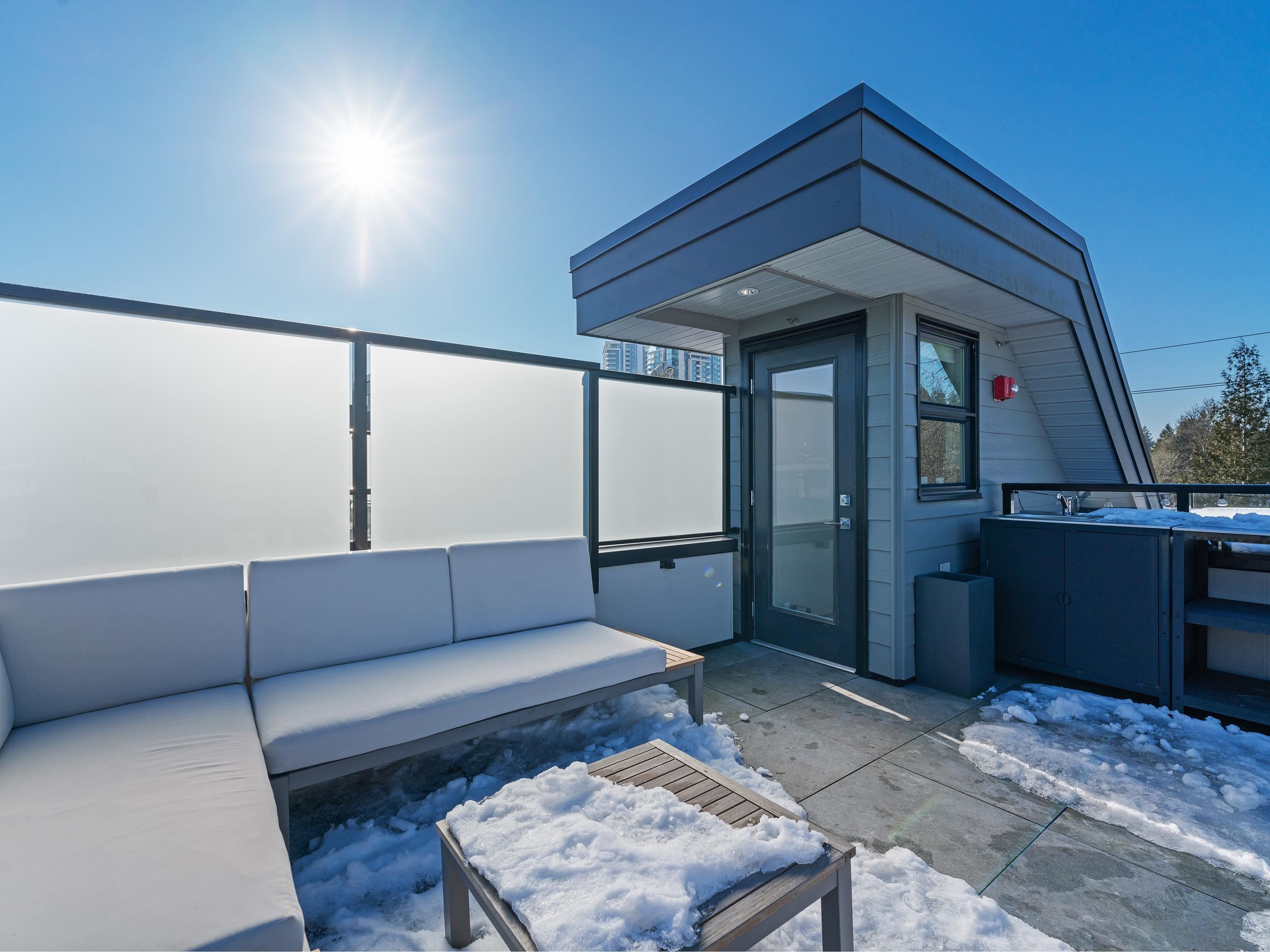 Listing image of 5 856 ORWELL STREET