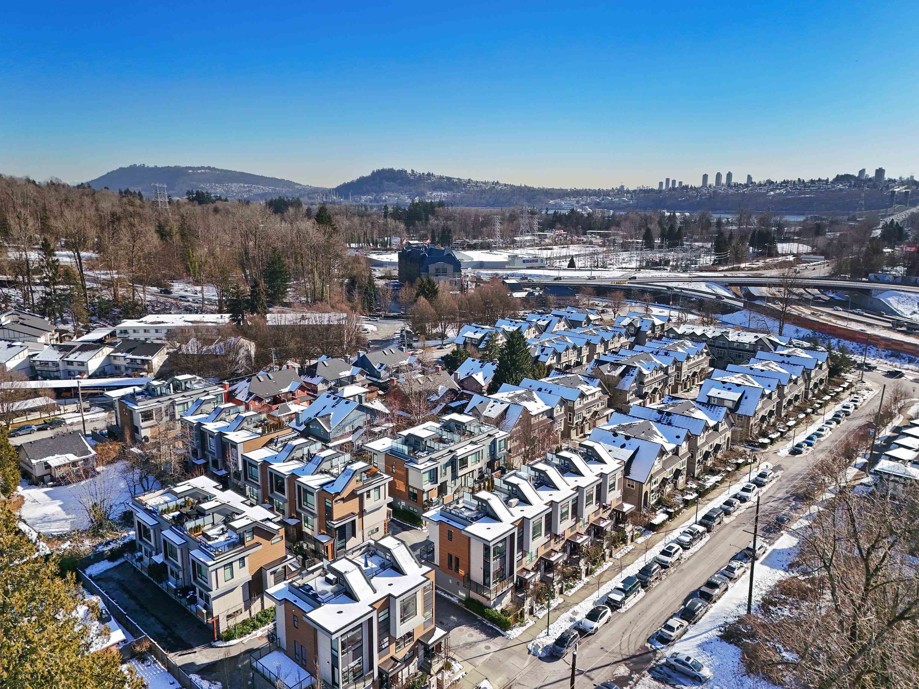 Listing image of 5 856 ORWELL STREET