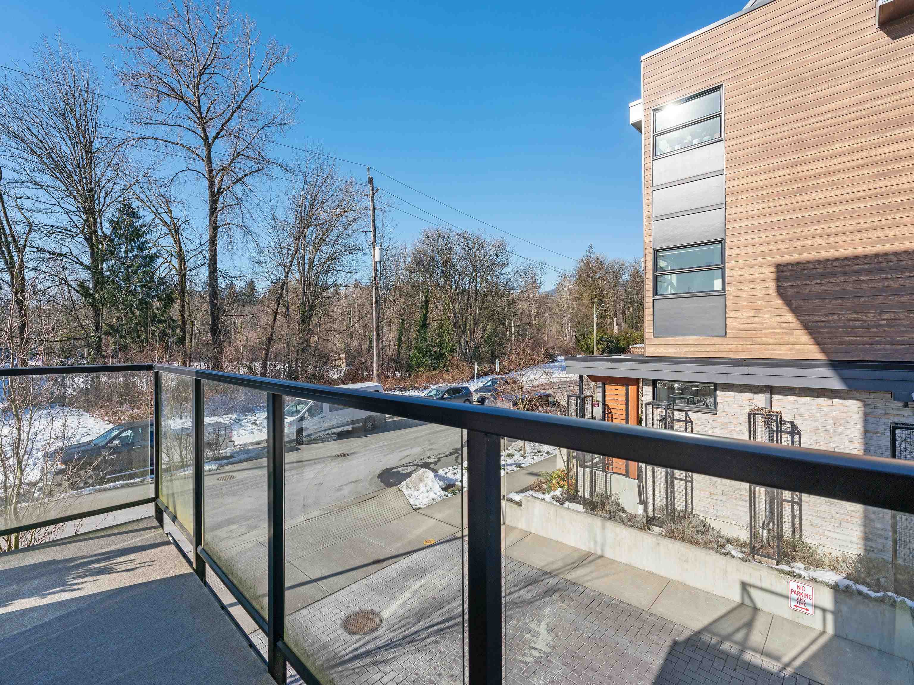 Listing image of 5 856 ORWELL STREET
