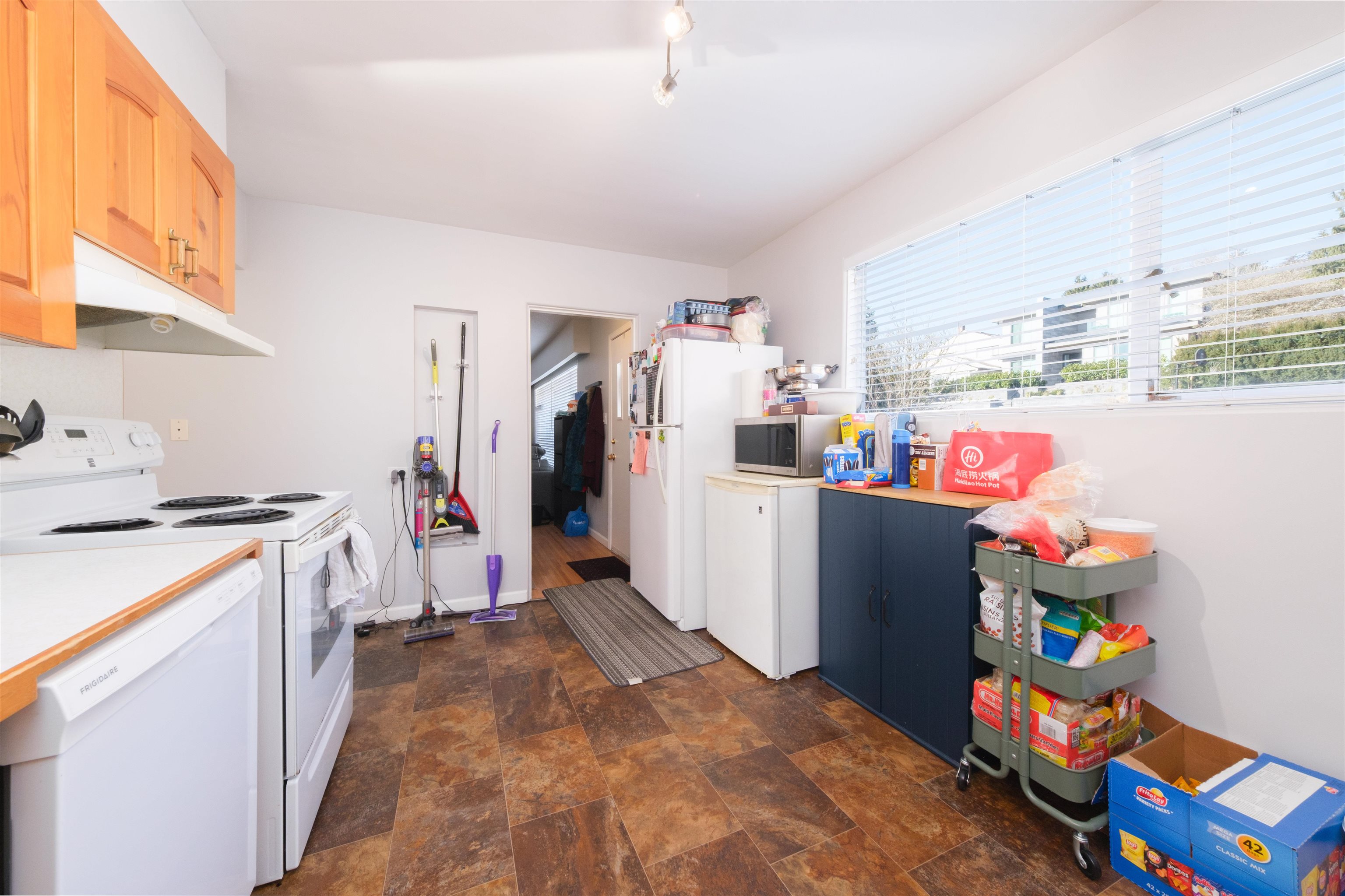 Listing image of 1059 CALVERHALL STREET